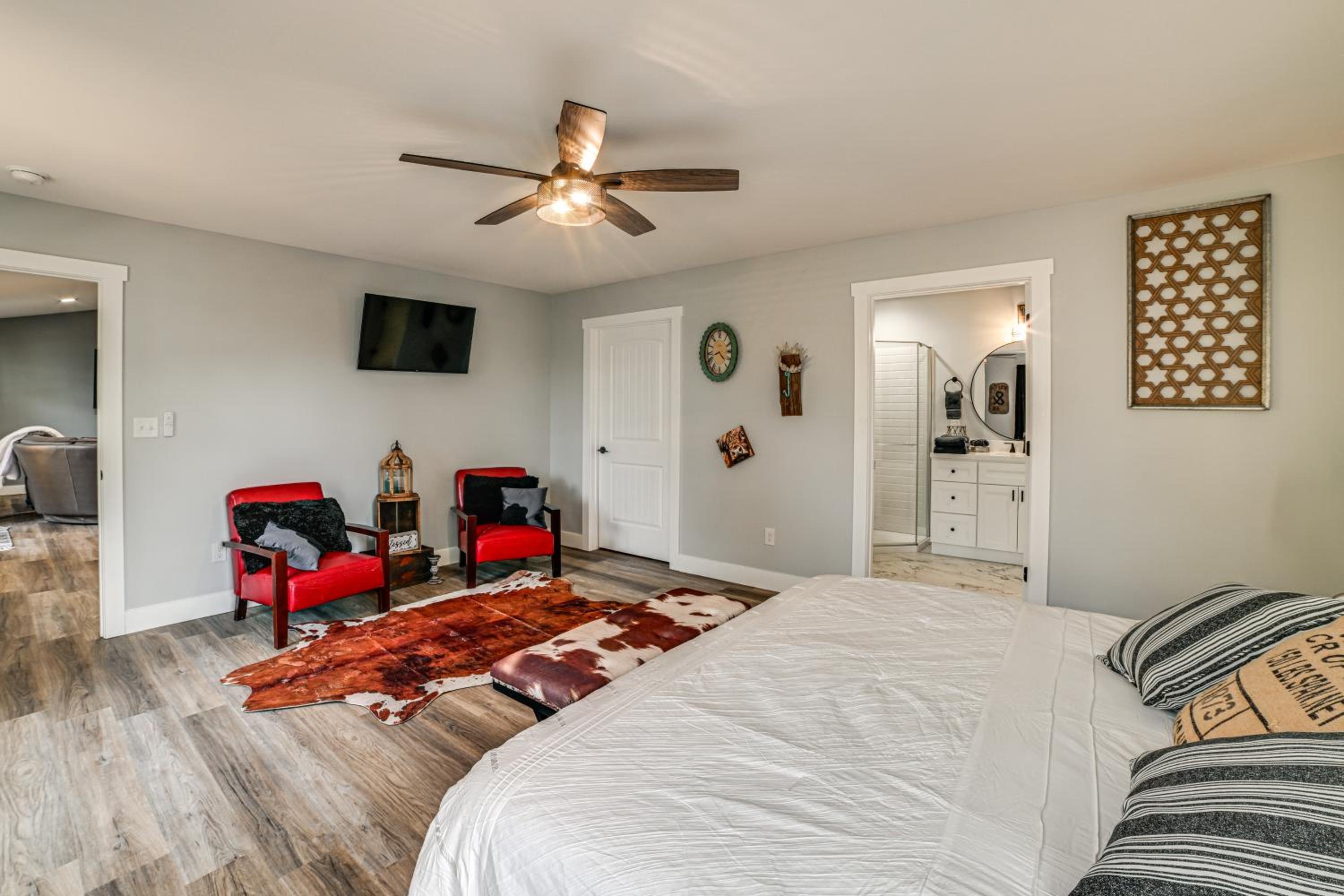 Walk to Lake Barkley! Family Home with Outdoor Oasis
