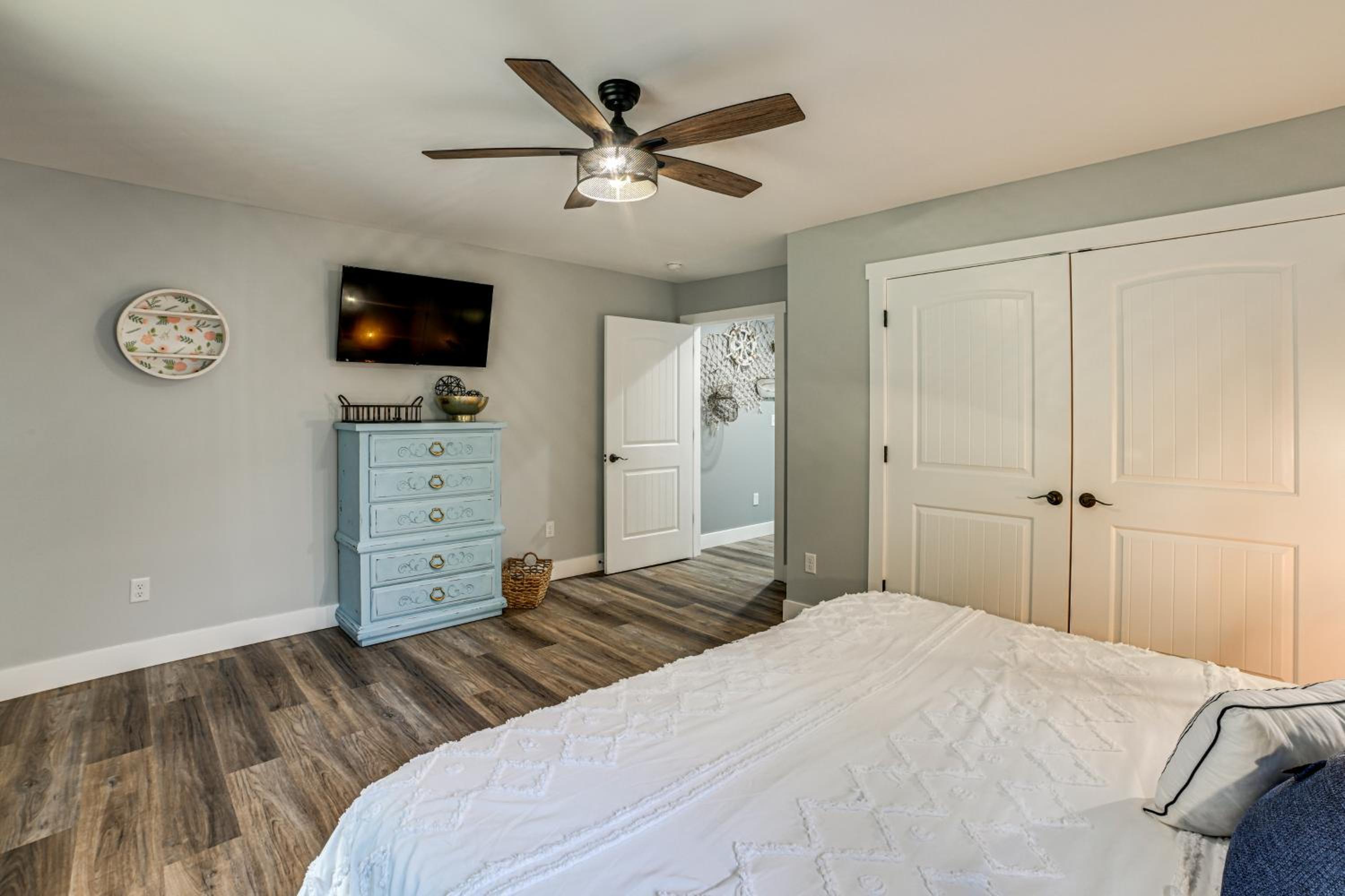 Walk to Lake Barkley! Family Home with Outdoor Oasis