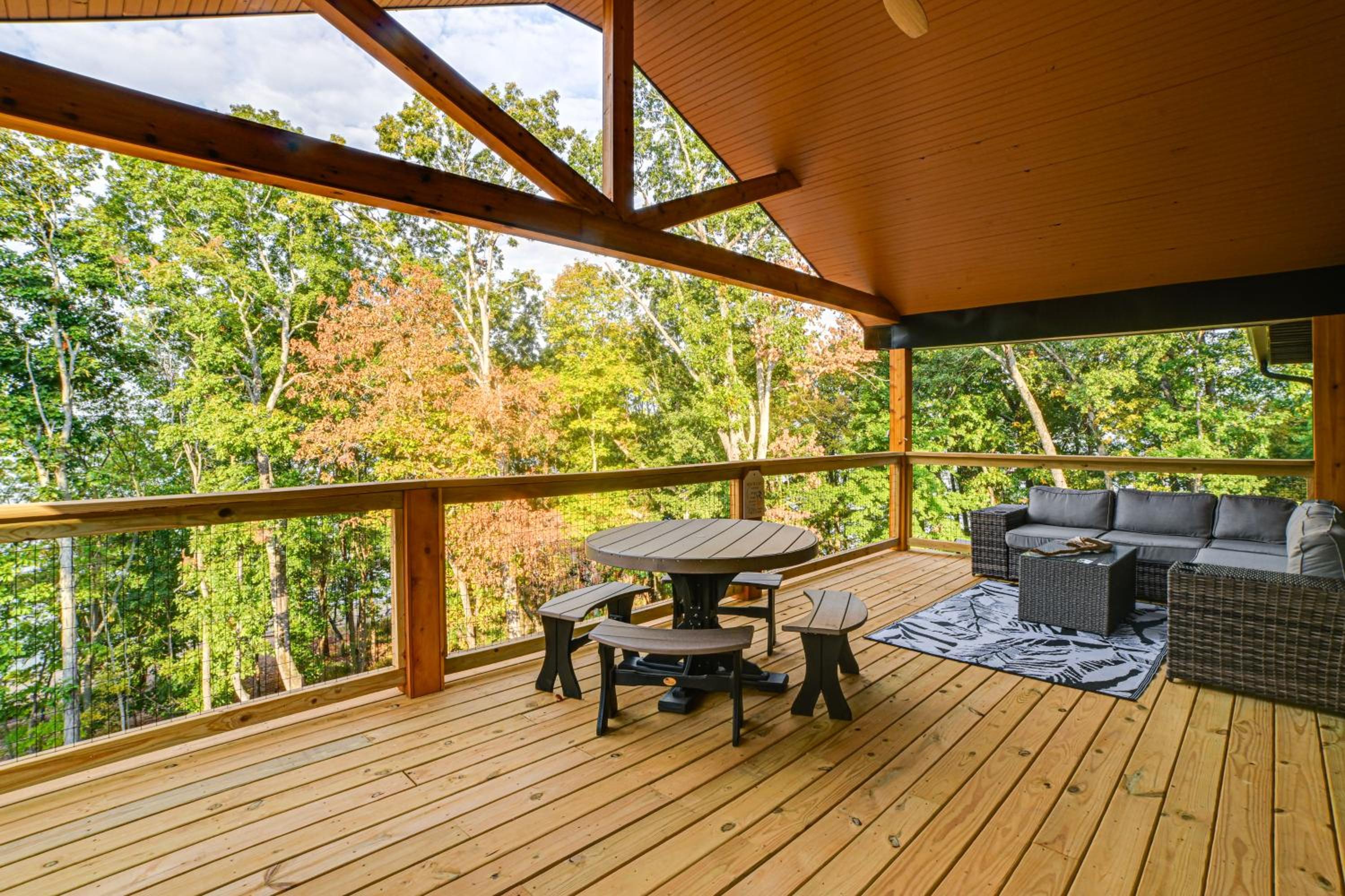 Walk to Lake Barkley! Family Home with Outdoor Oasis