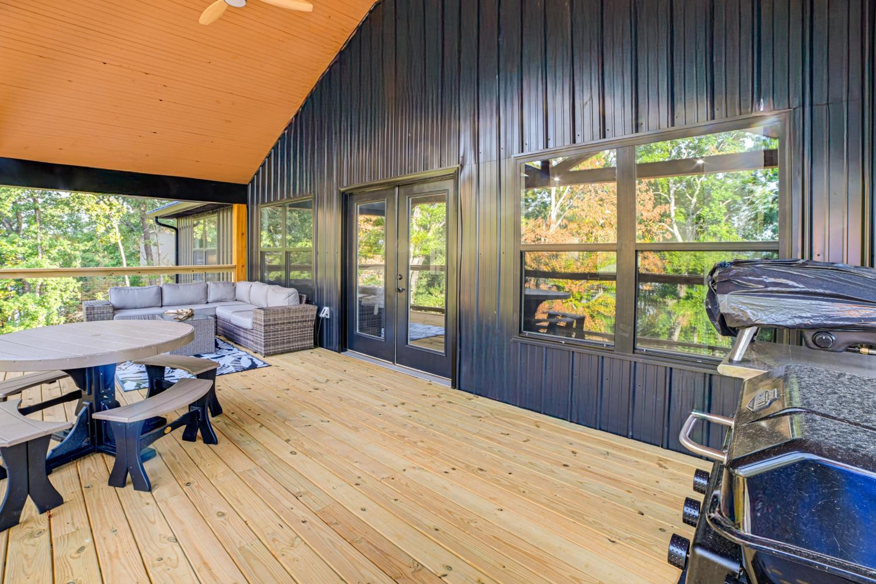 Walk to Lake Barkley! Family Home with Outdoor Oasis