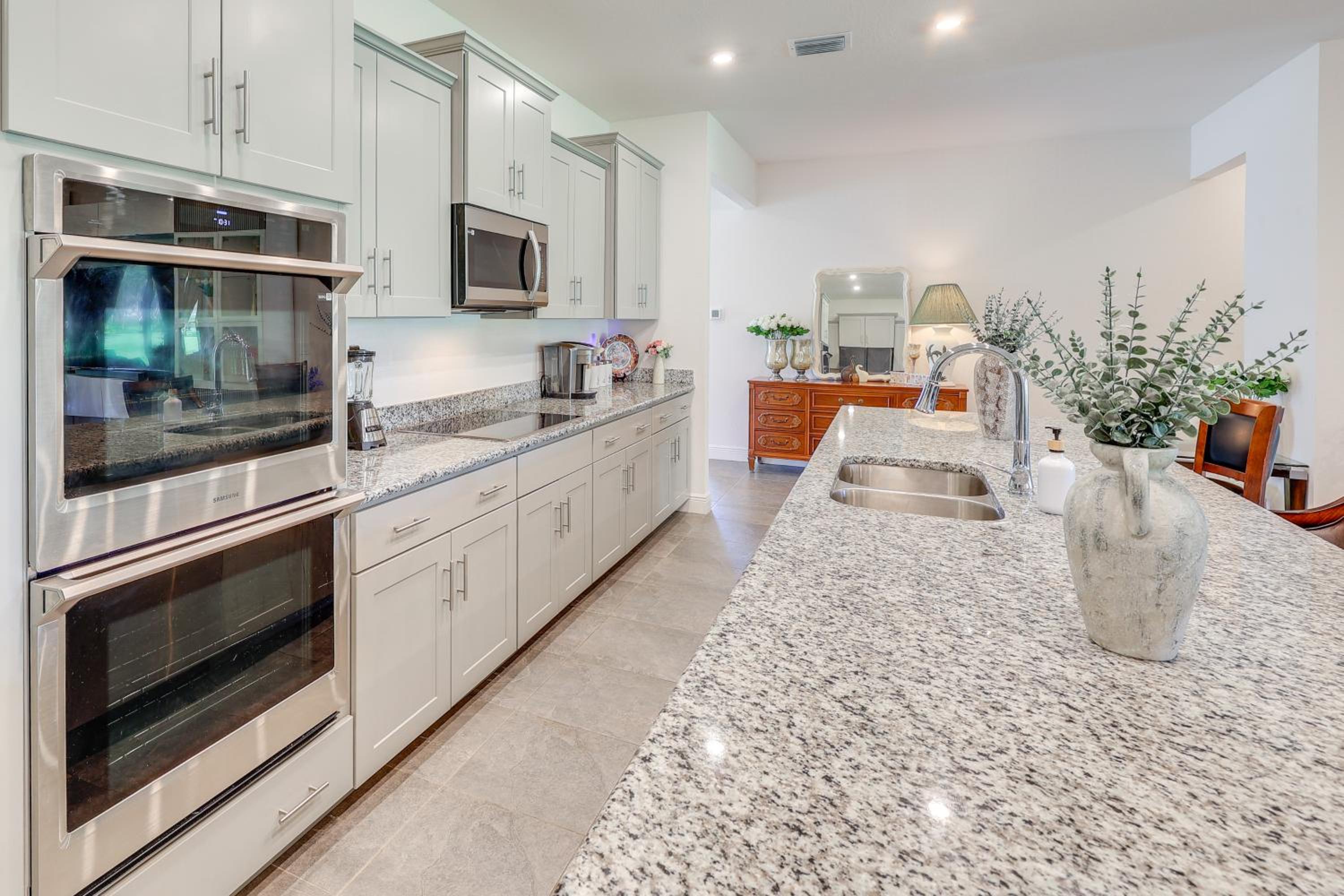 2 Mi to Golf! Punta Gorda Gem with Pet-Friendly Yard