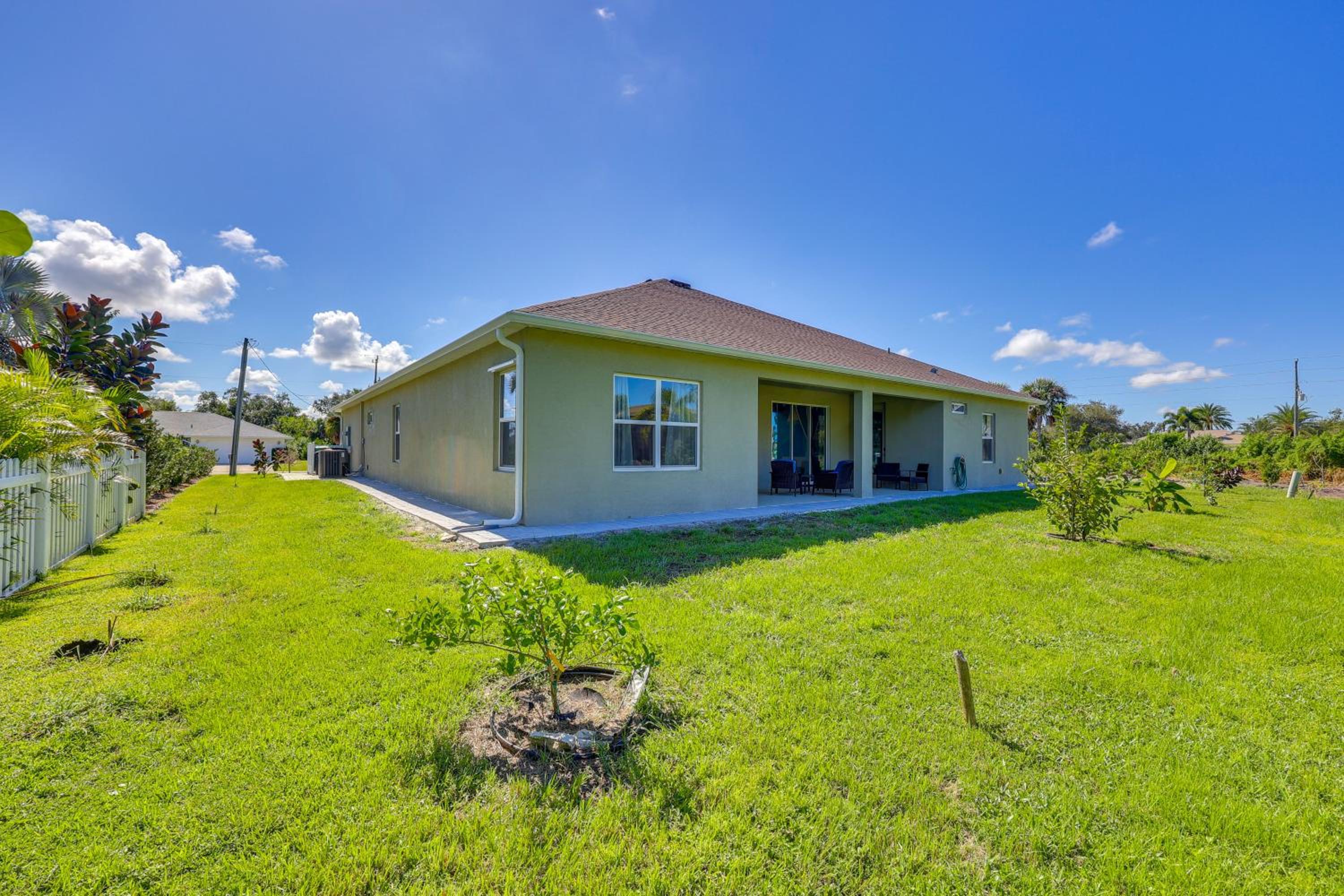 2 Mi to Golf! Punta Gorda Gem with Pet-Friendly Yard