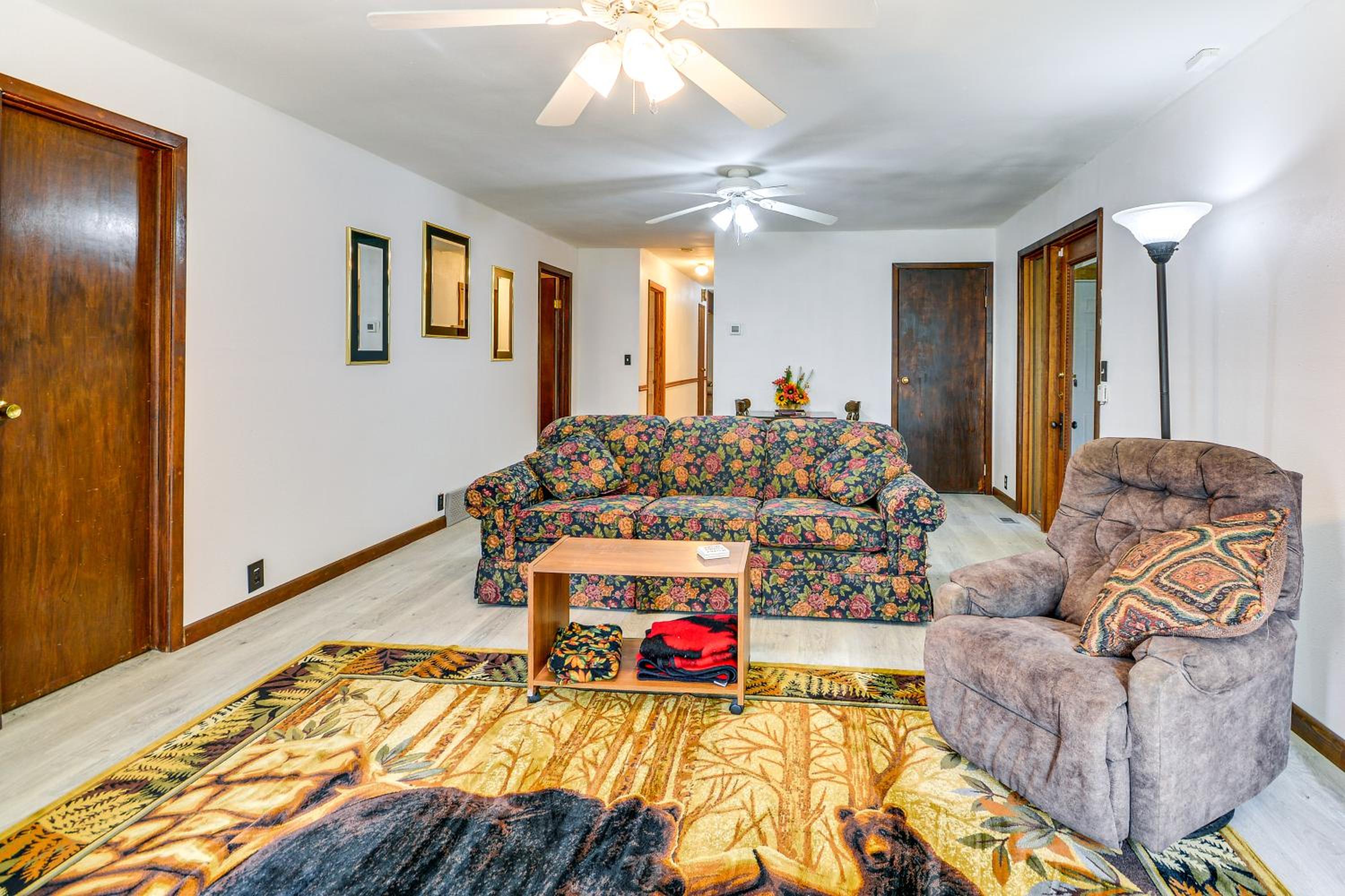 7 Mi to Bighorn Natl Forest Dog-Friendly Home