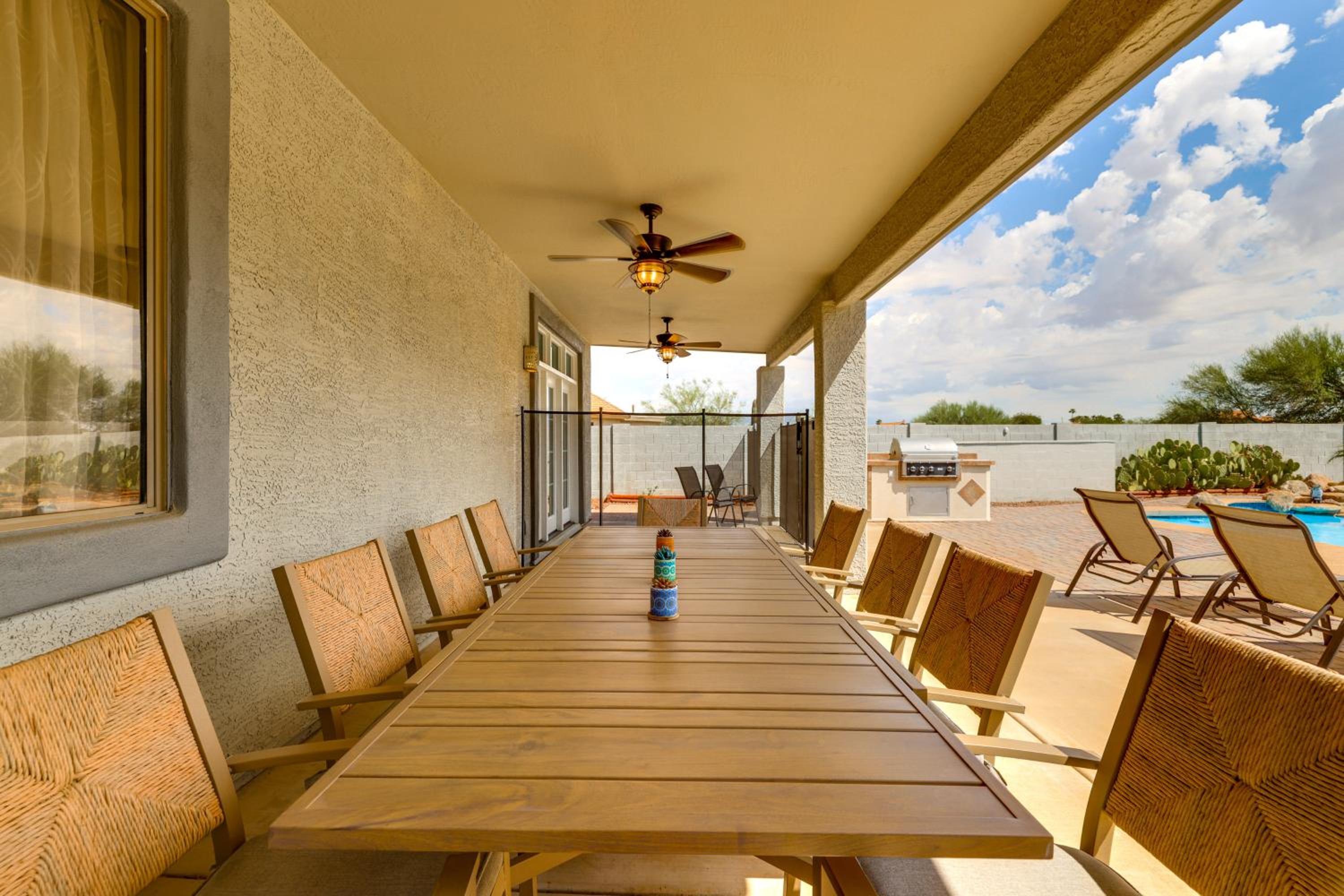 Putting Green, Pool Table! West Valley Family Home