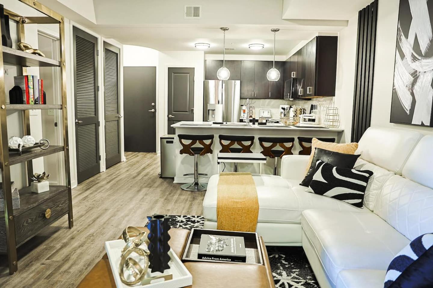 The Luxe Retreat Highrise wgreat views