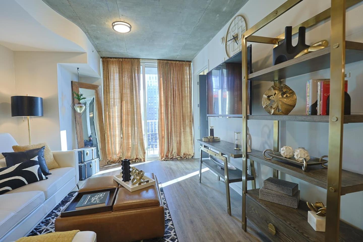 The Luxe Retreat Highrise wgreat views