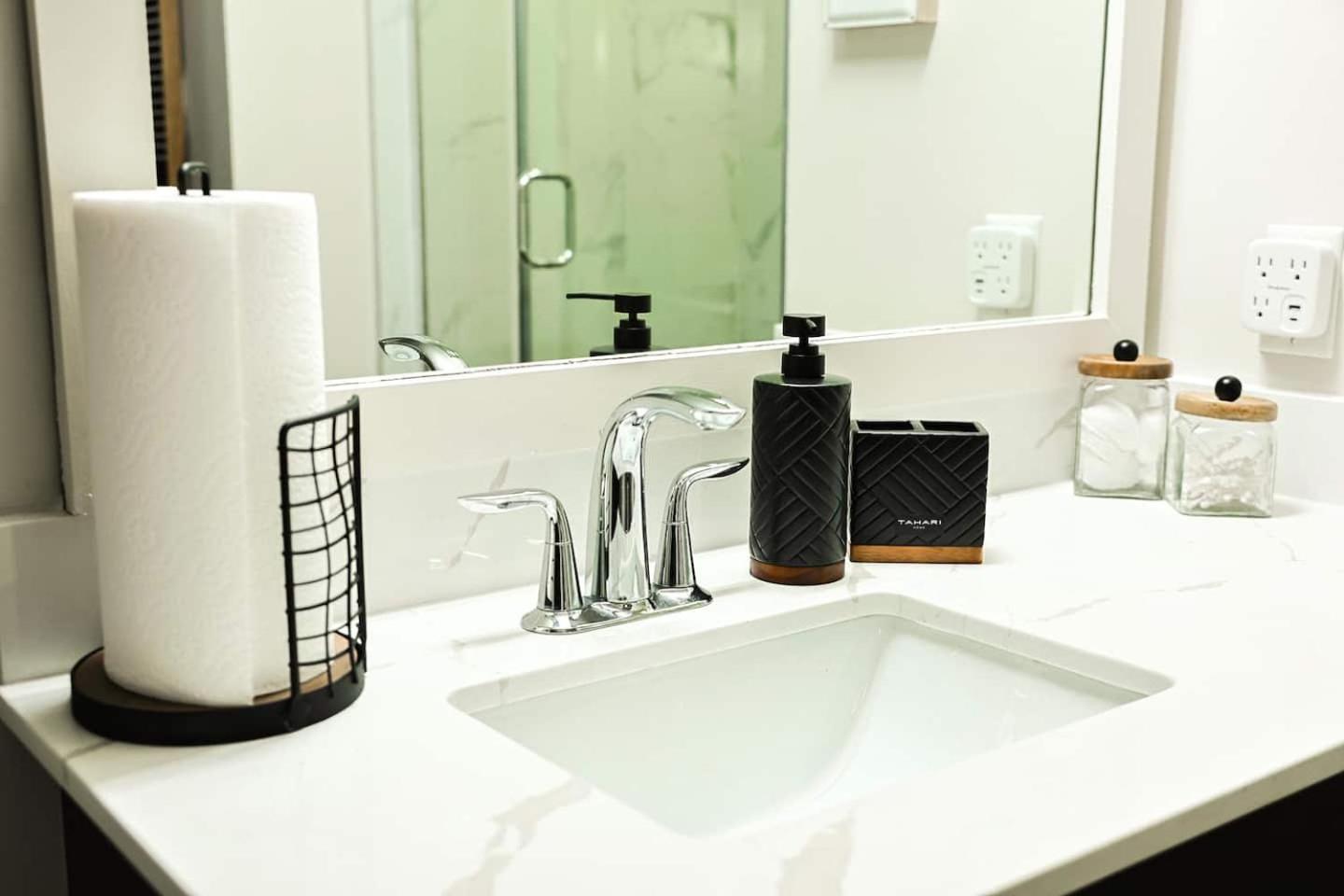 The Luxe Retreat Highrise wgreat views