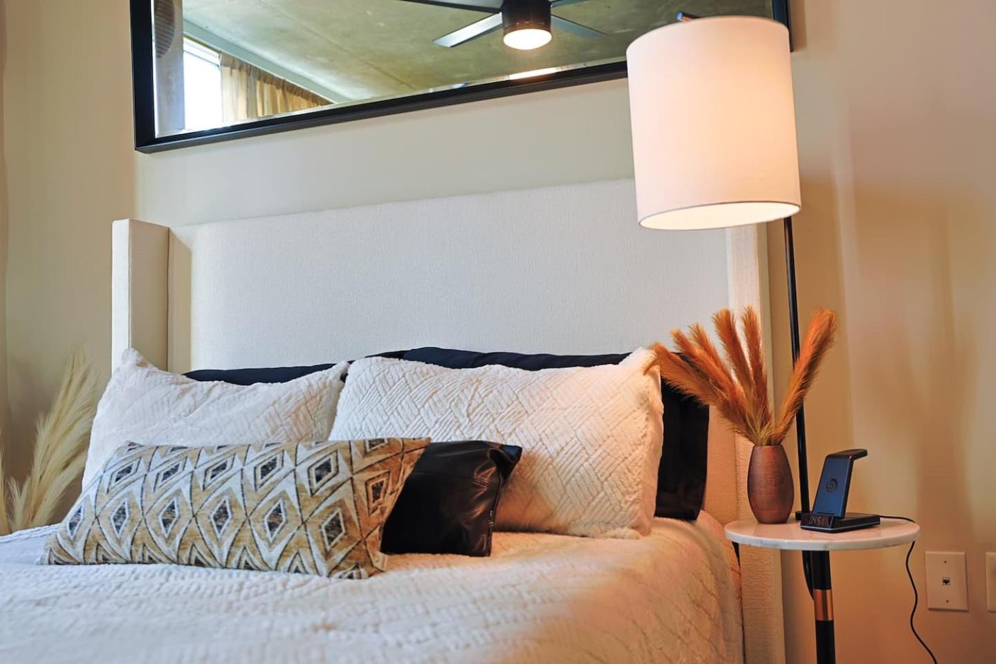 The Luxe Retreat Highrise wgreat views
