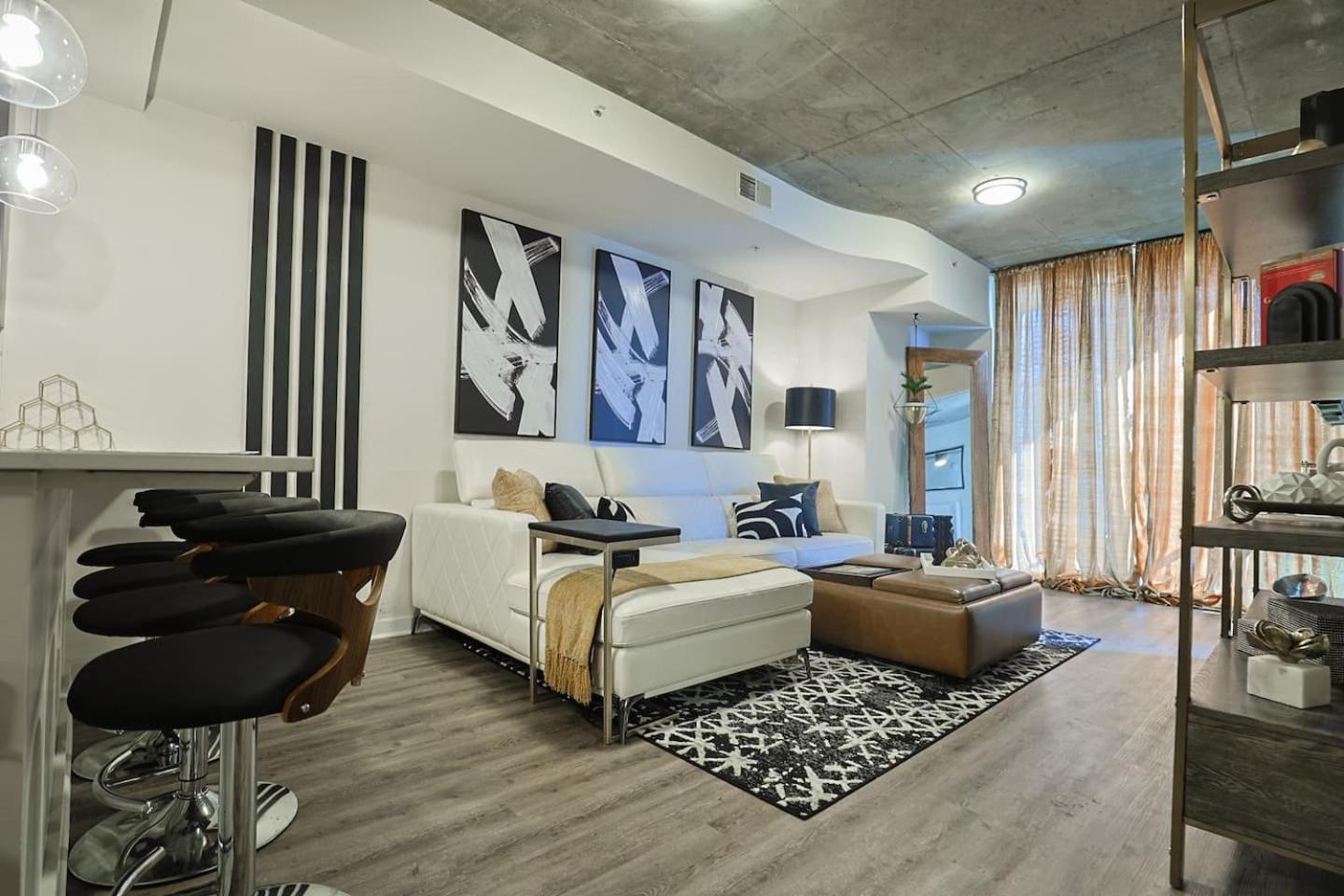 The Luxe Retreat Highrise wgreat views