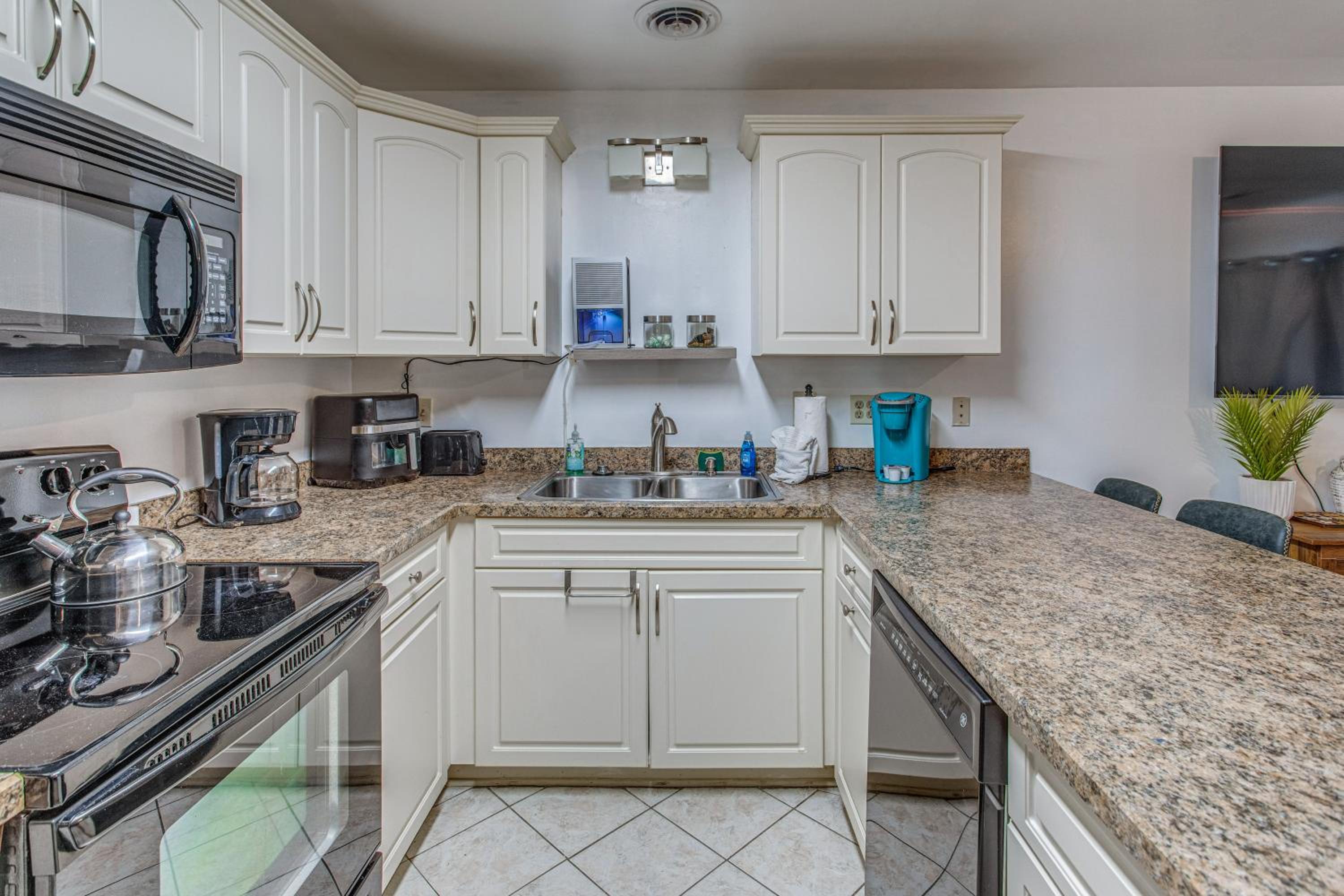 4 Mi to Beach Unit with Pool Access in Little River