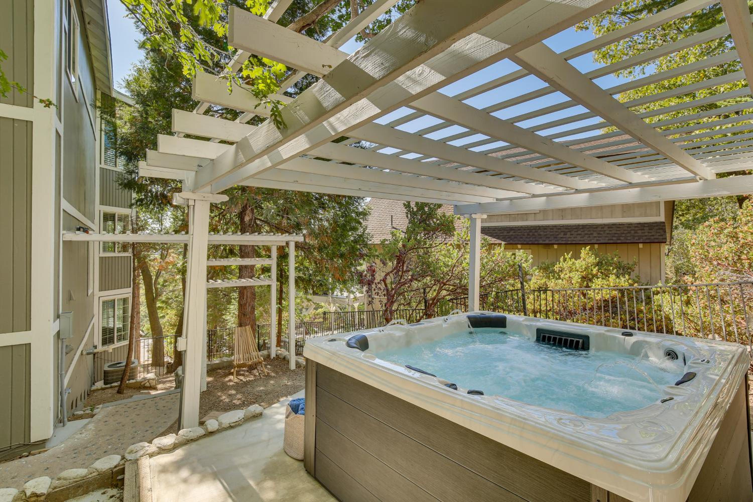 Hot Tub and Mountain Views Luxe Lake Arrowhead Home