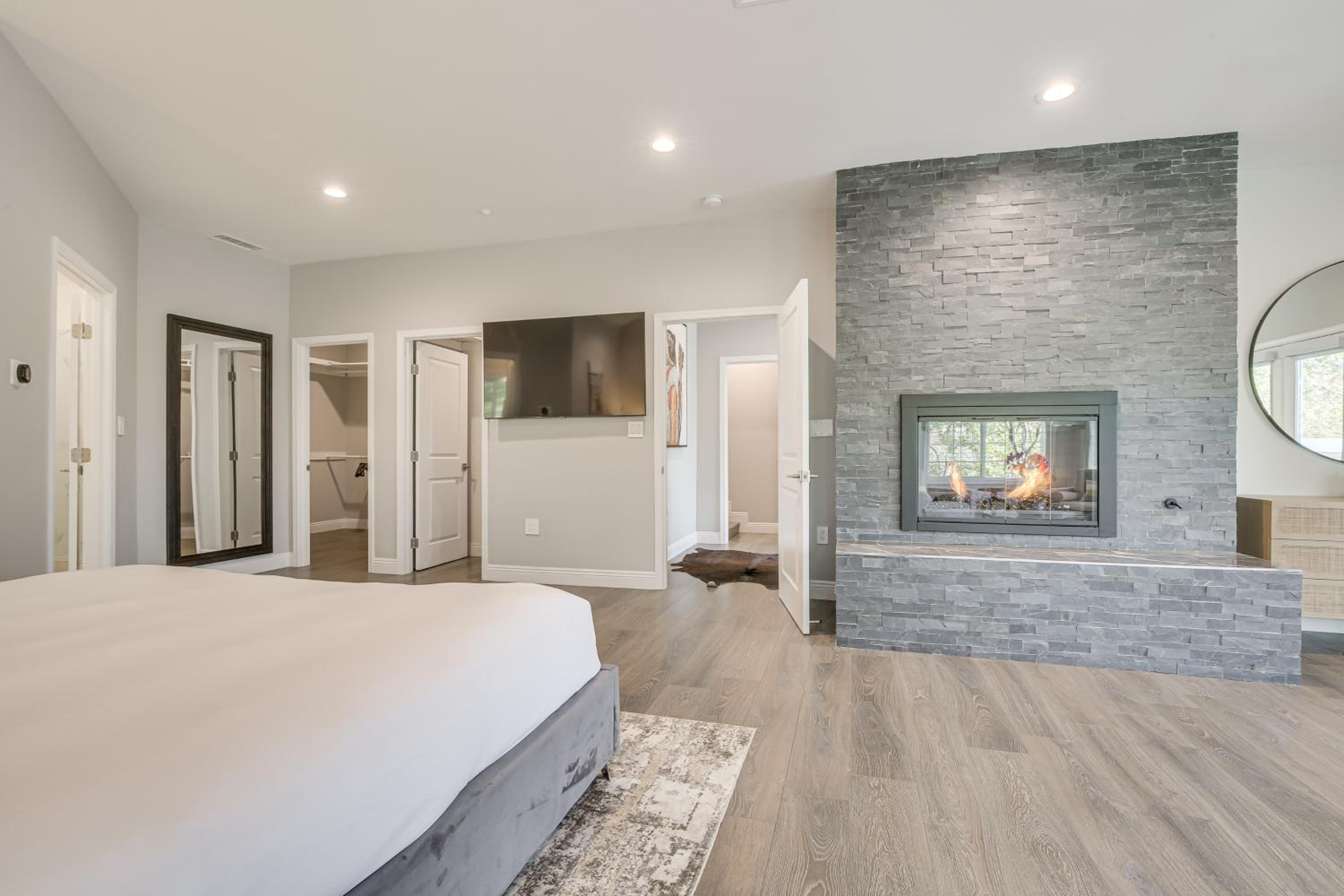 Hot Tub and Mountain Views Luxe Lake Arrowhead Home