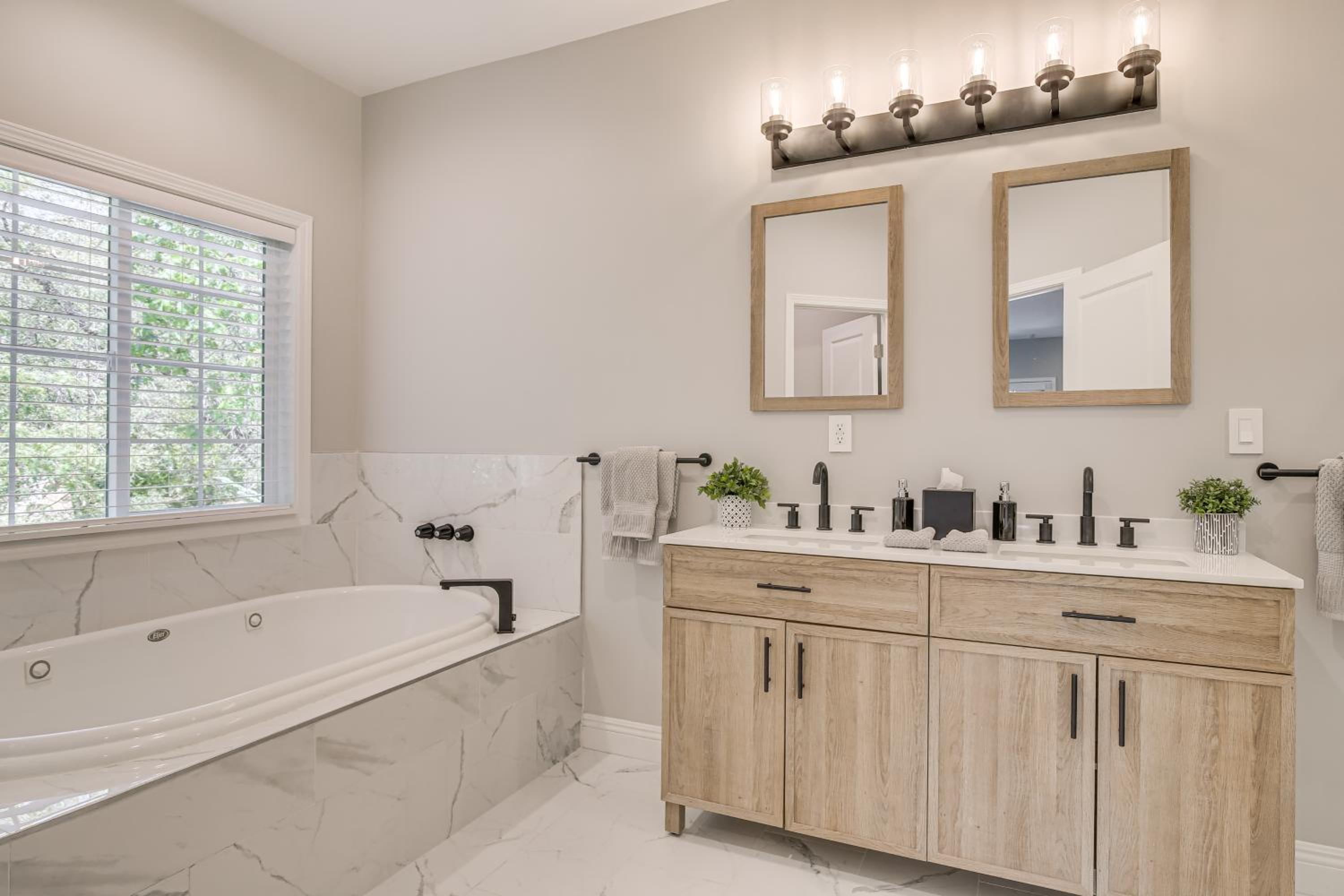 Hot Tub and Mountain Views Luxe Lake Arrowhead Home