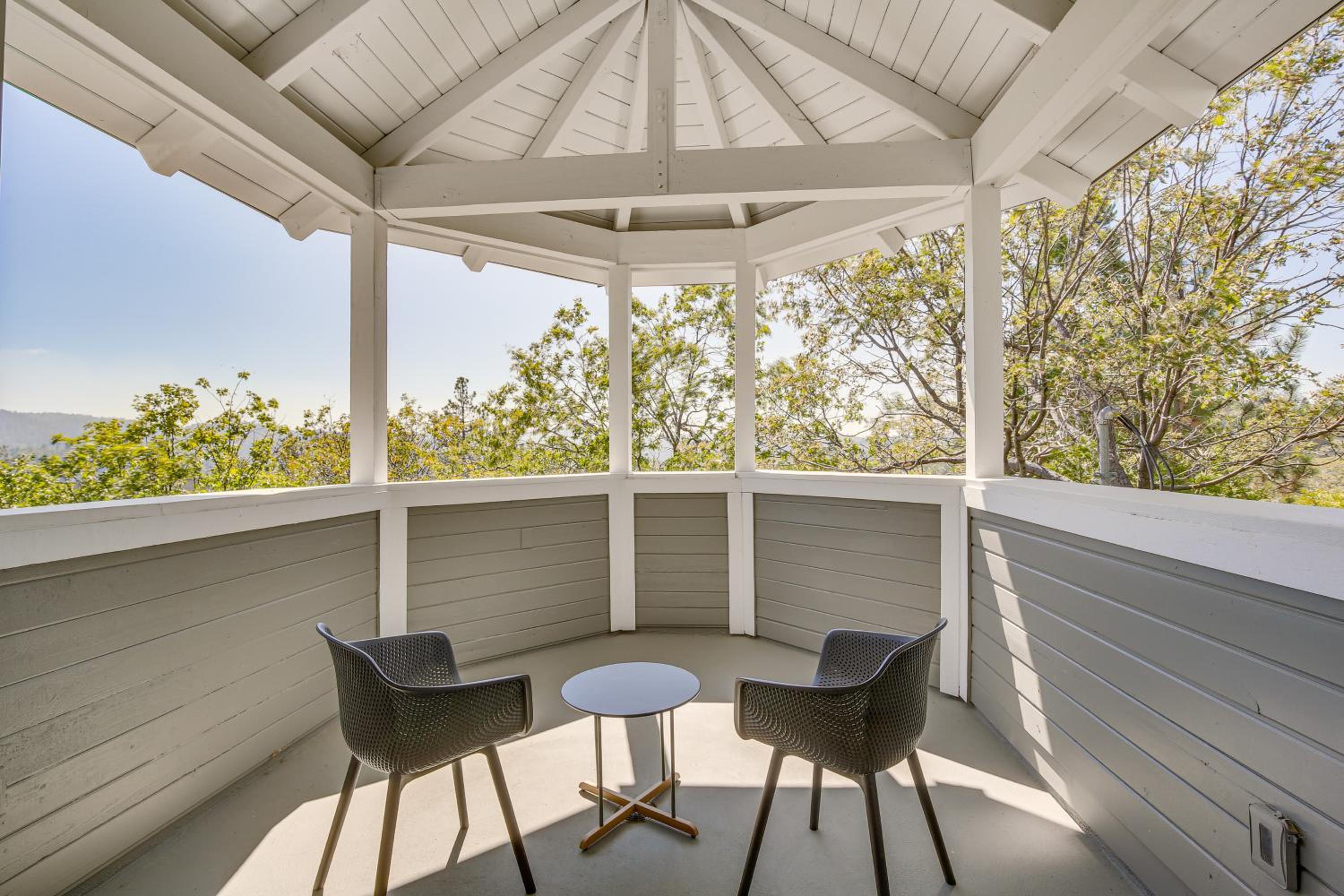 Hot Tub and Mountain Views Luxe Lake Arrowhead Home