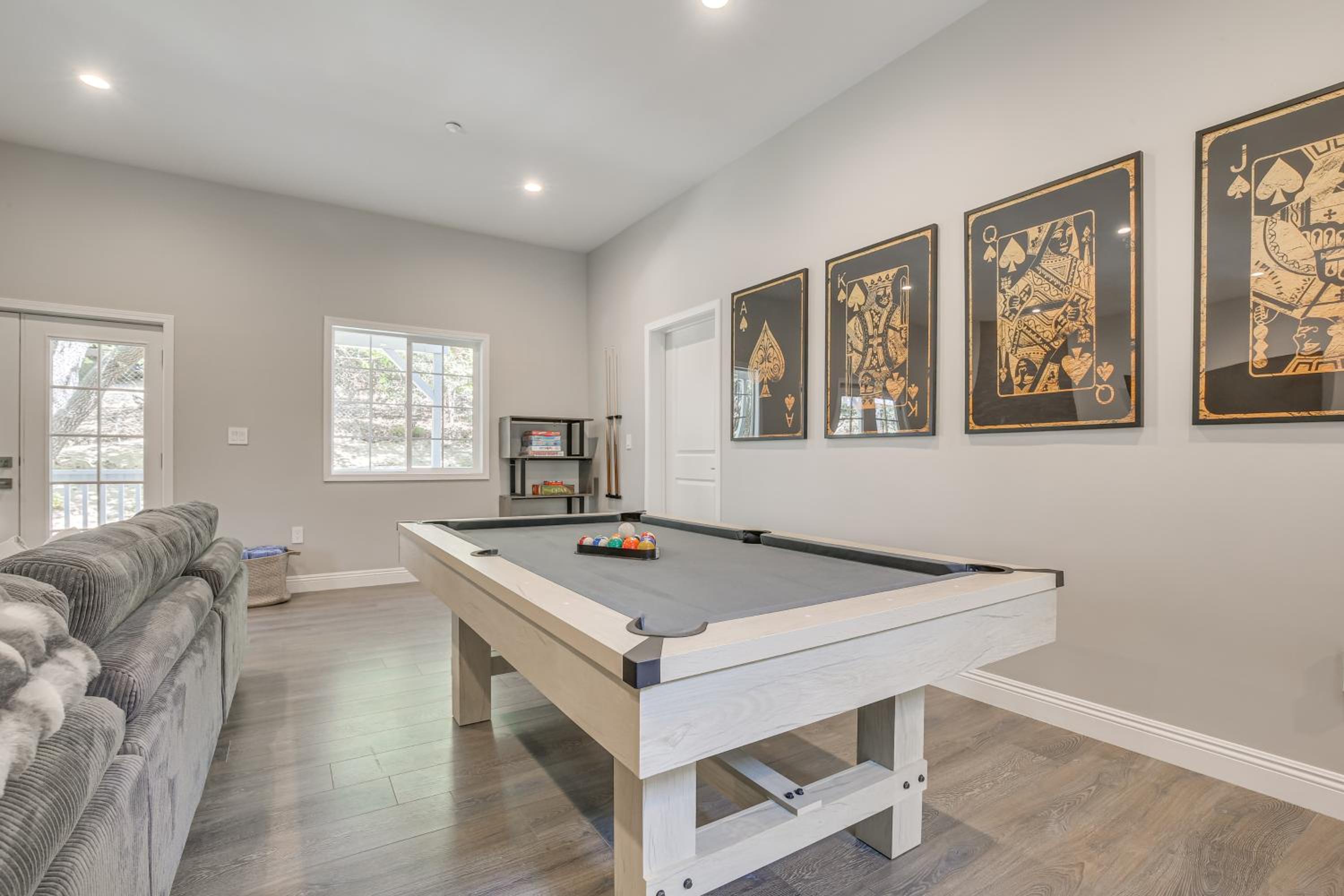 Hot Tub and Mountain Views Luxe Lake Arrowhead Home