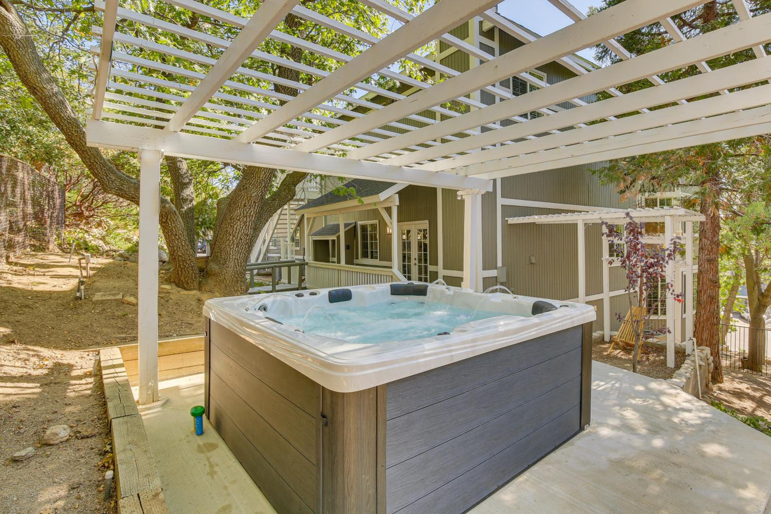Hot Tub and Mountain Views Luxe Lake Arrowhead Home