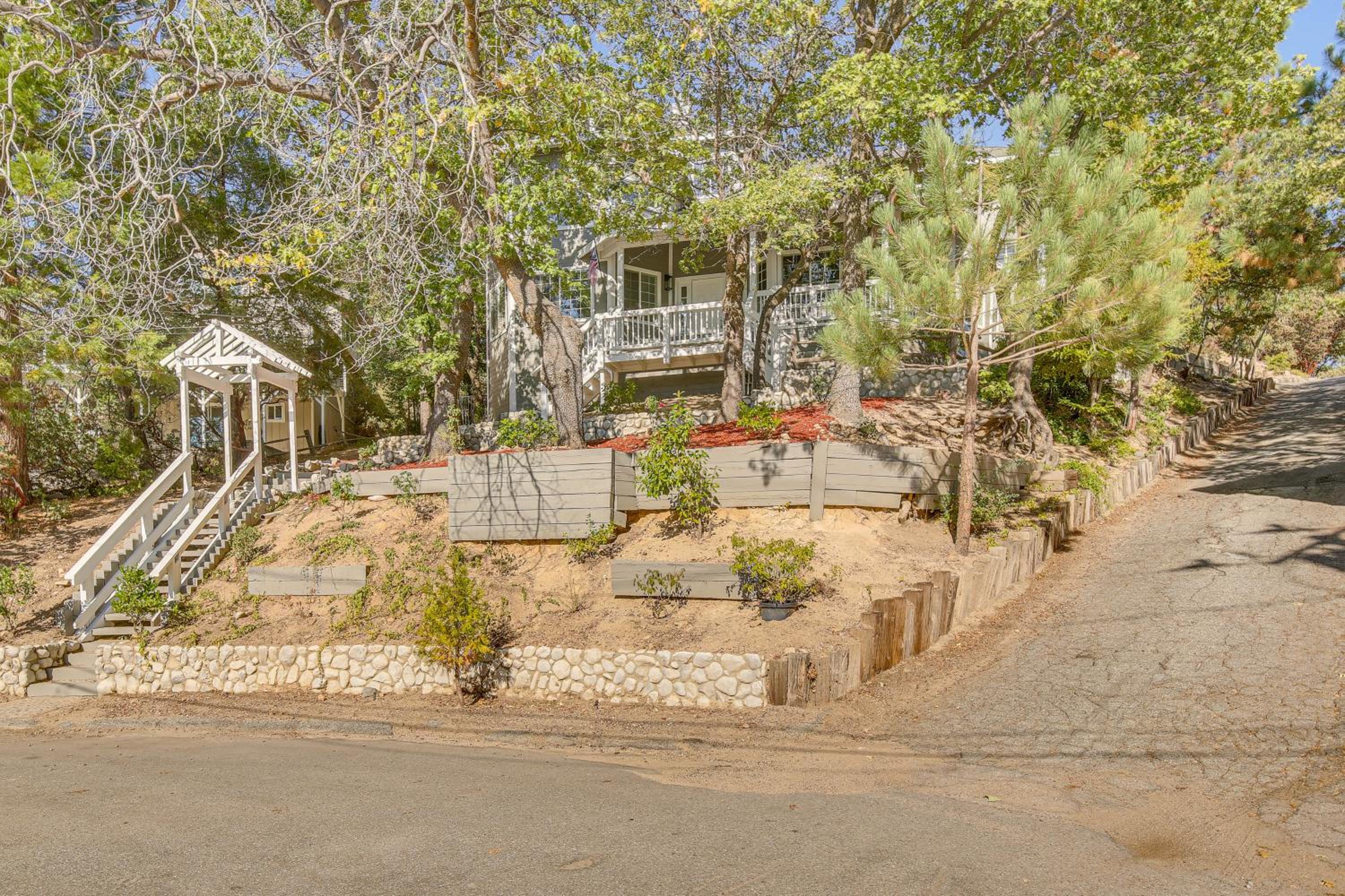 Hot Tub and Mountain Views Luxe Lake Arrowhead Home