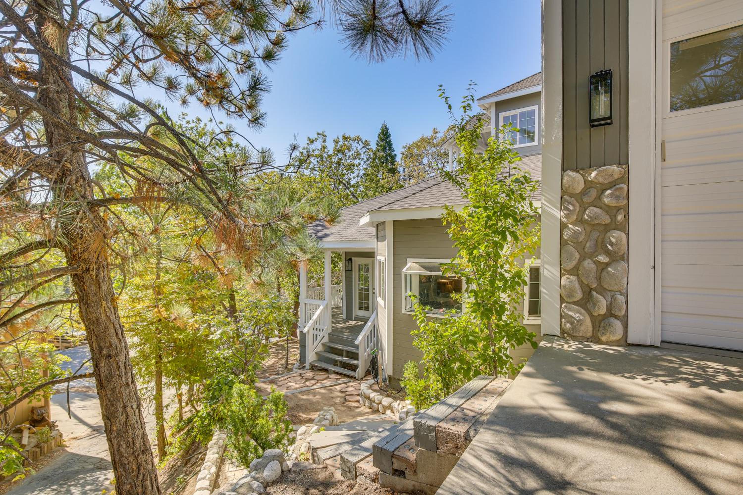 Hot Tub and Mountain Views Luxe Lake Arrowhead Home