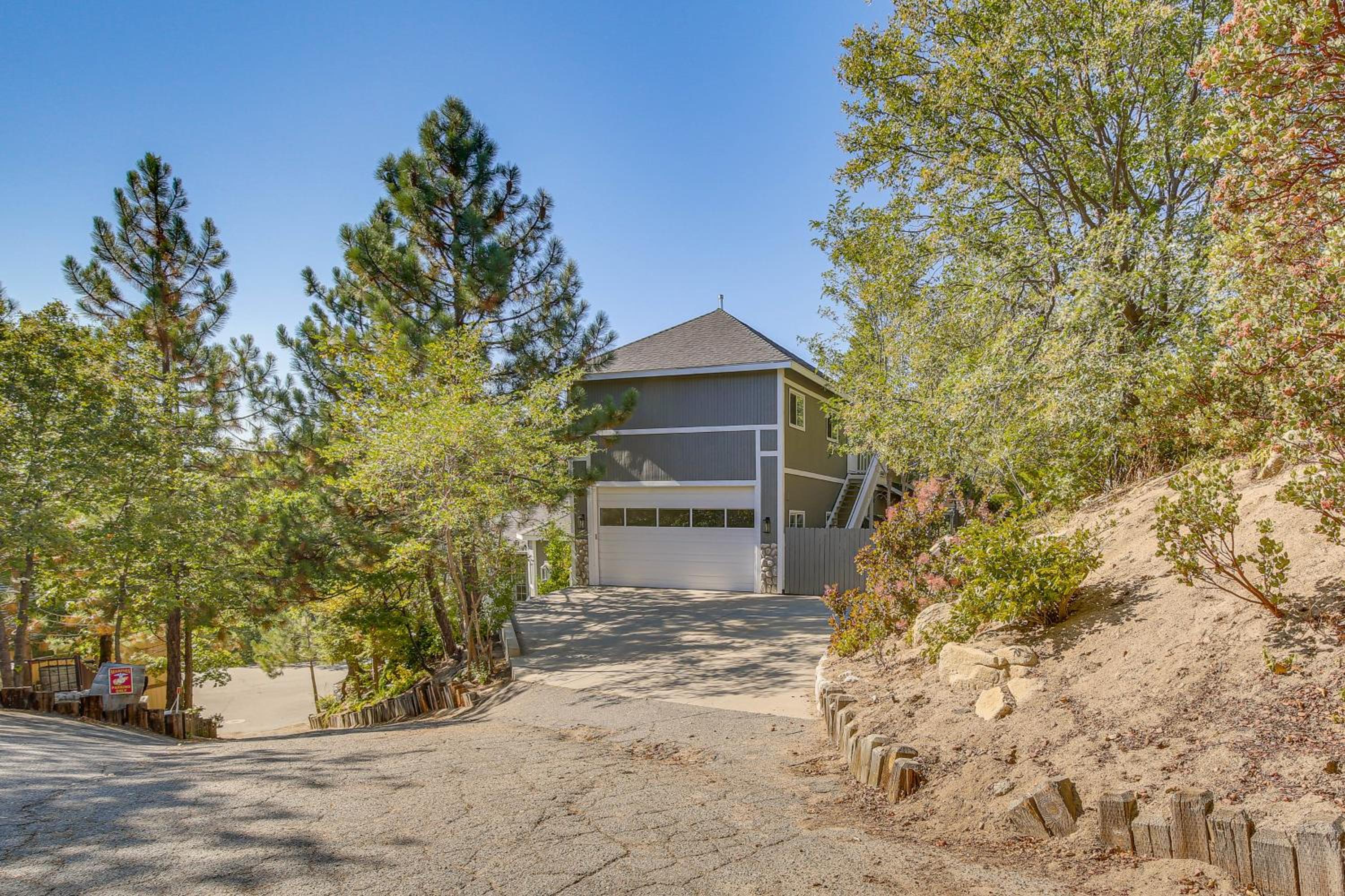 Hot Tub and Mountain Views Luxe Lake Arrowhead Home