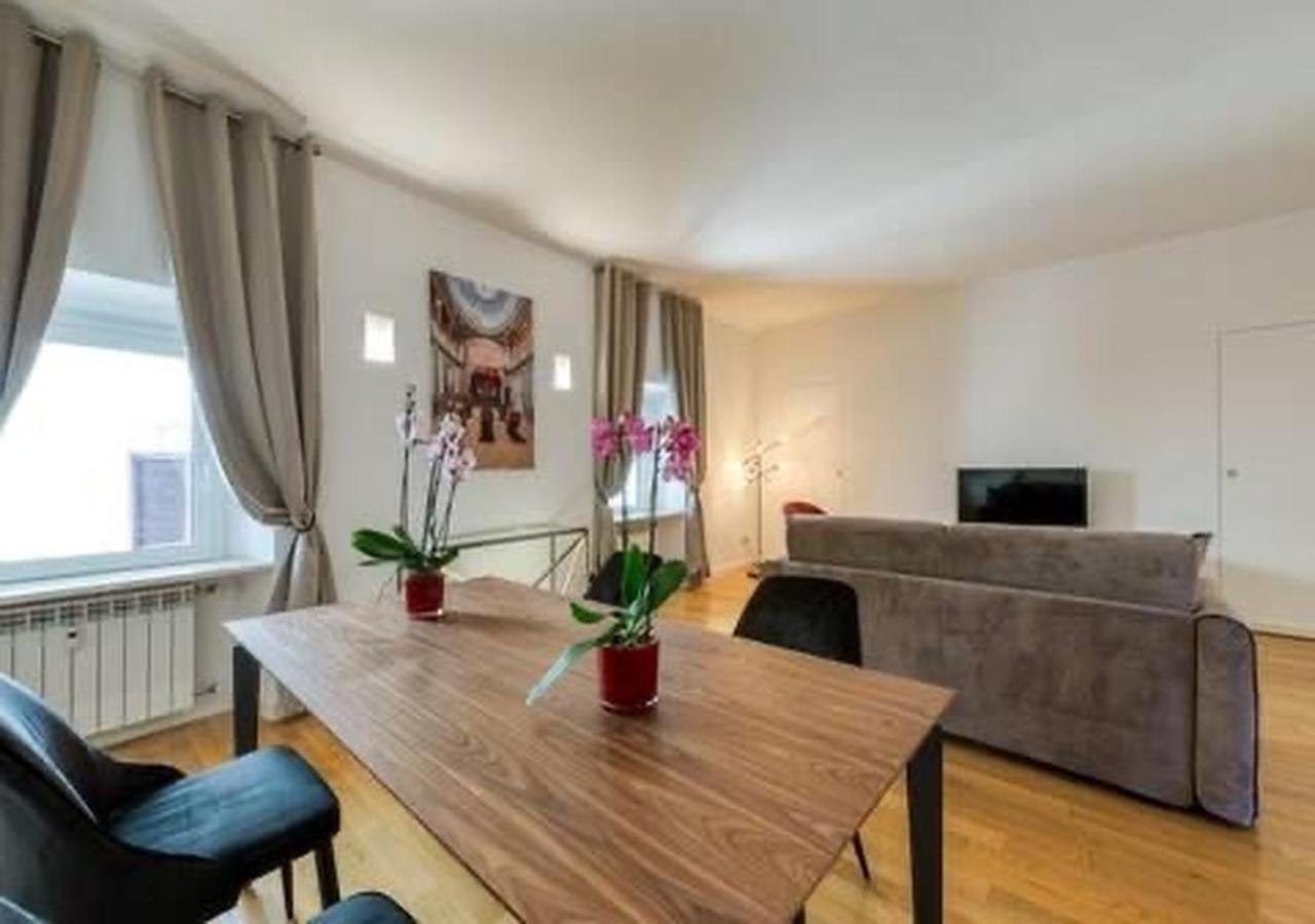 Vittoriano Pantheon apartment