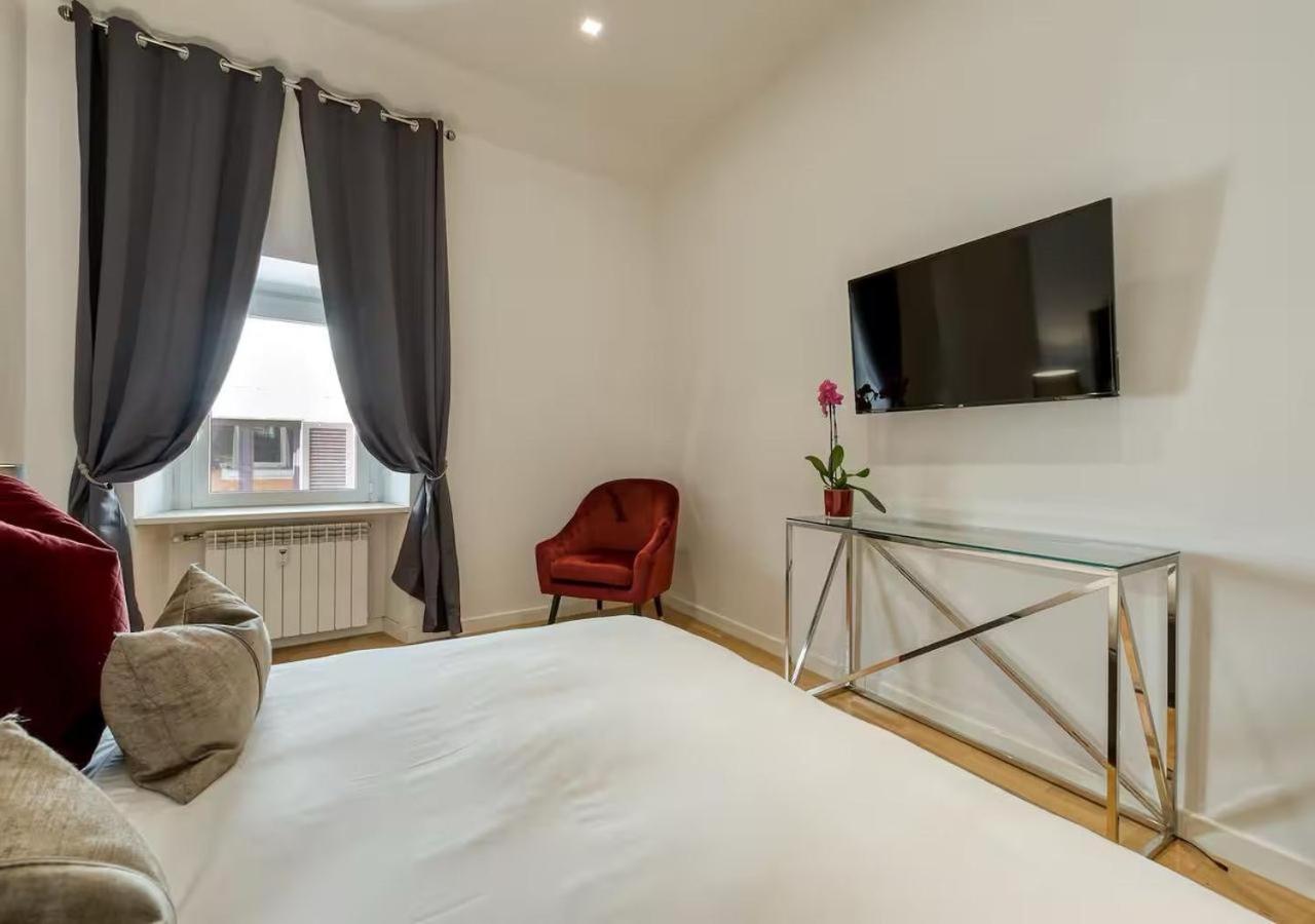Vittoriano Pantheon apartment