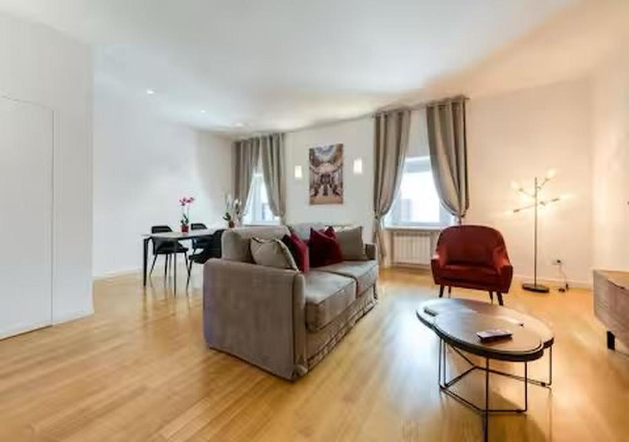 Vittoriano Pantheon apartment