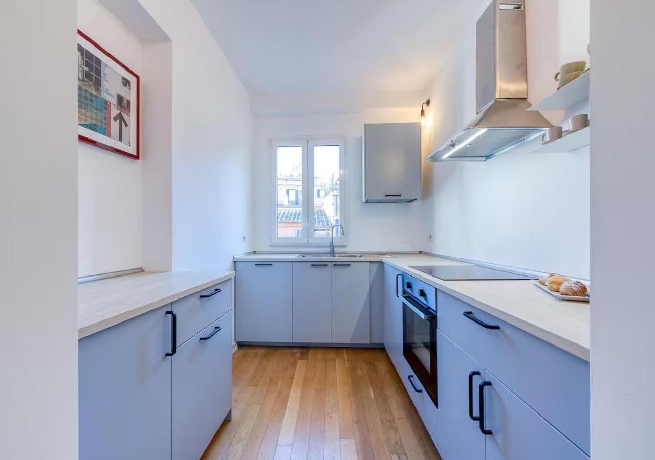 Vittoriano Pantheon apartment