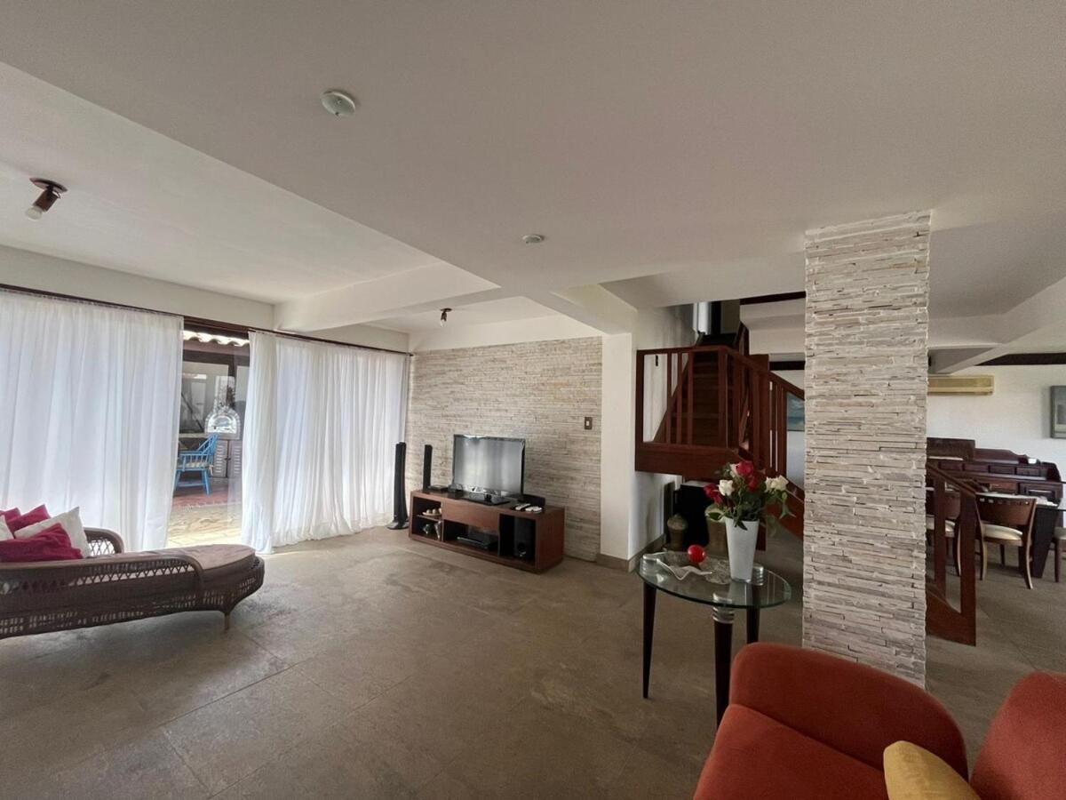 Exclusiva casa em Geriba com vista para o mar