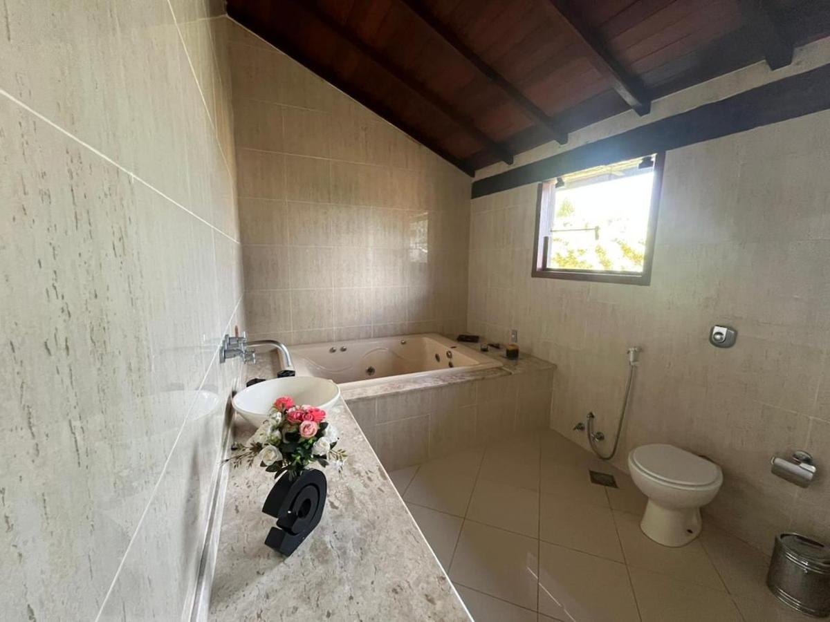 Exclusiva casa em Geriba com vista para o mar