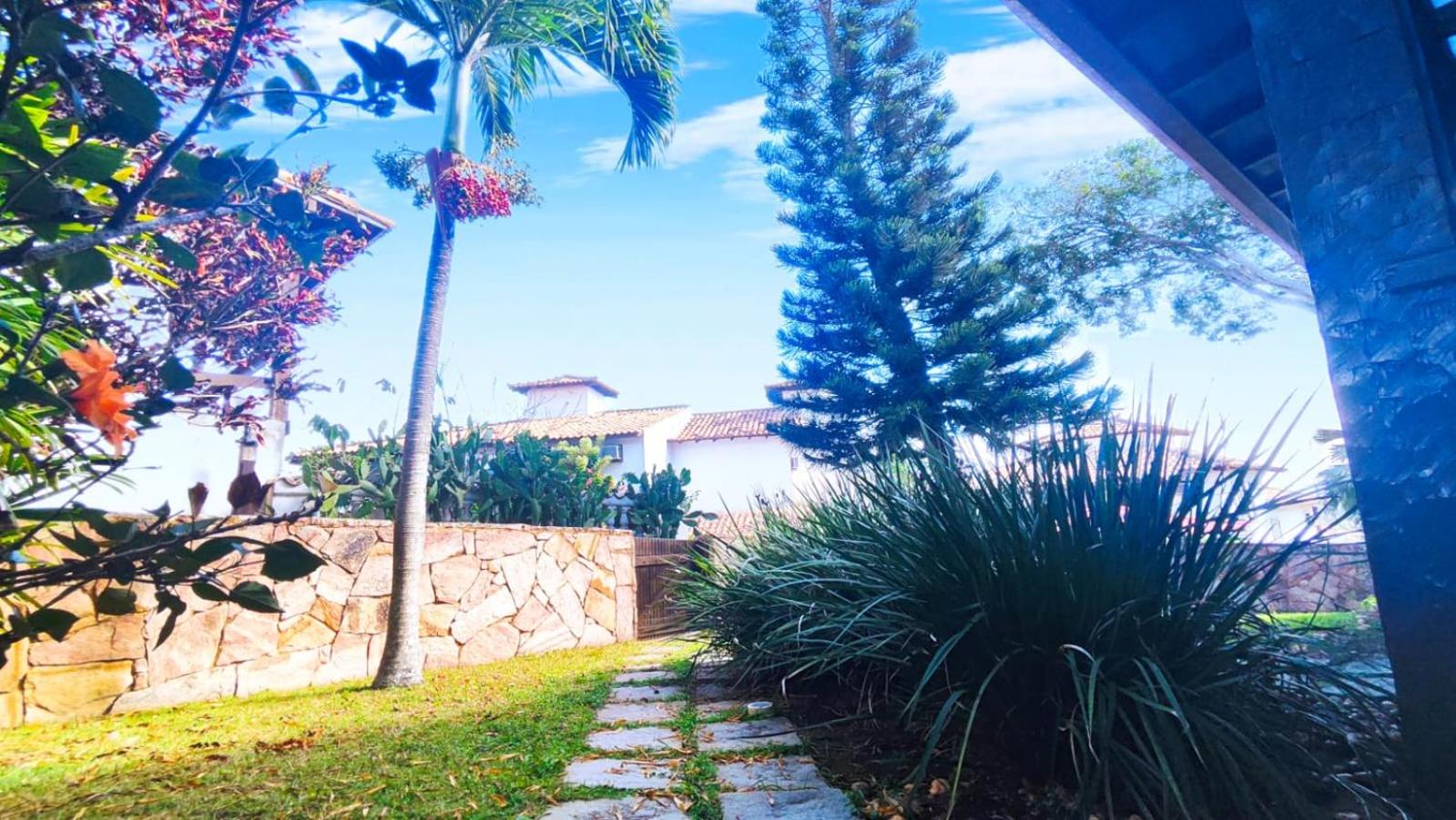 Exclusiva casa em Geriba com vista para o mar