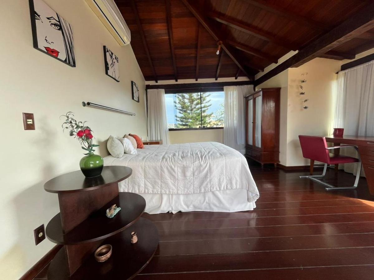 Exclusiva casa em Geriba com vista para o mar