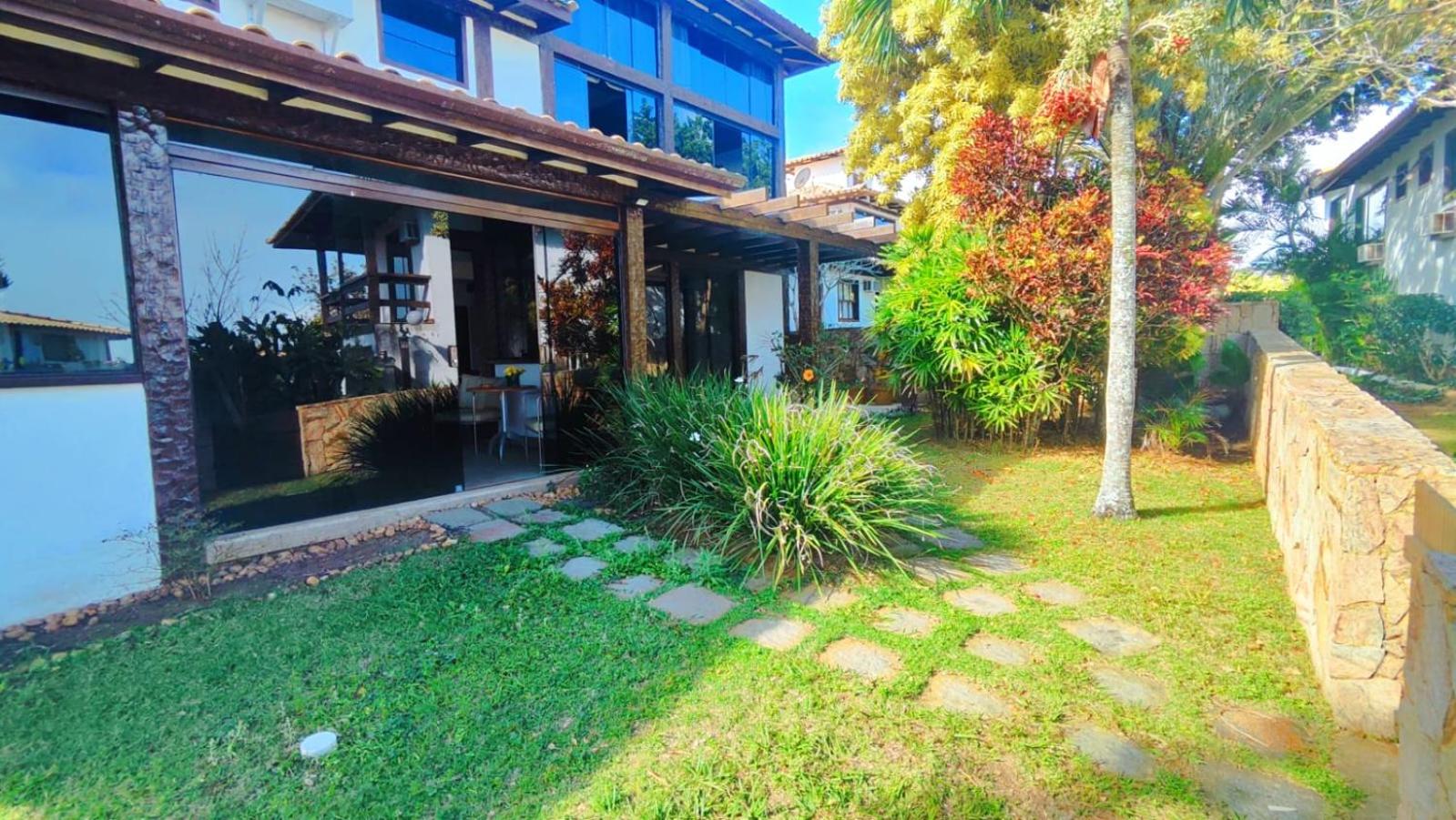 Exclusiva casa em Geriba com vista para o mar