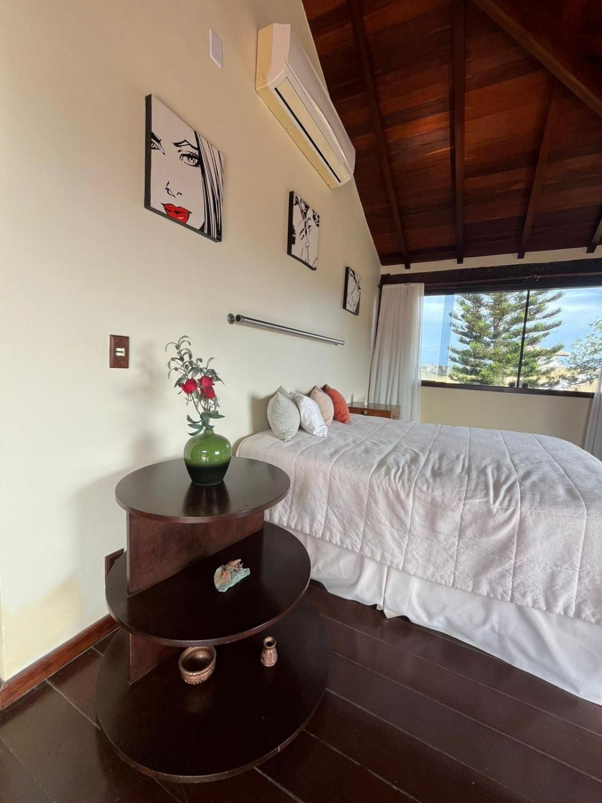 Exclusiva casa em Geriba com vista para o mar