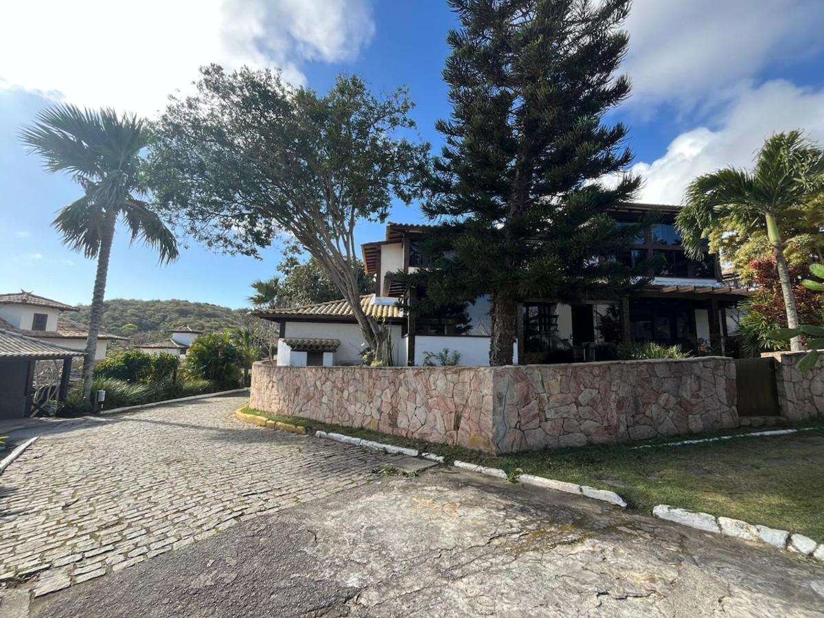 Exclusiva casa em Geriba com vista para o mar