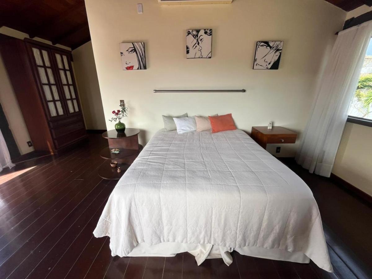 Exclusiva casa em Geriba com vista para o mar
