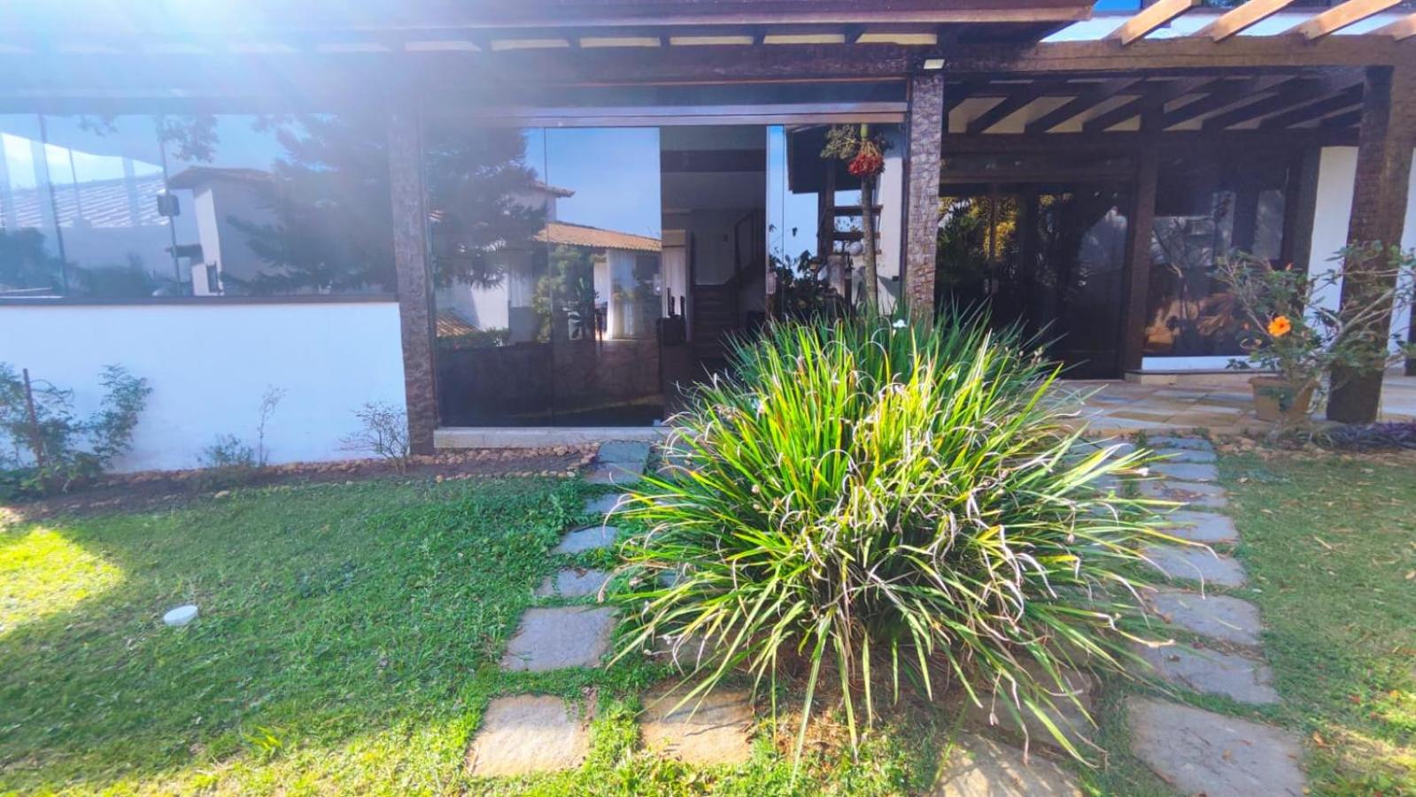 Exclusiva casa em Geriba com vista para o mar