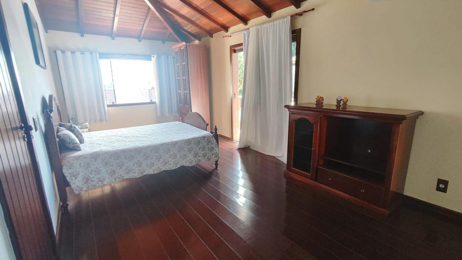 Exclusiva casa em Geriba com vista para o mar