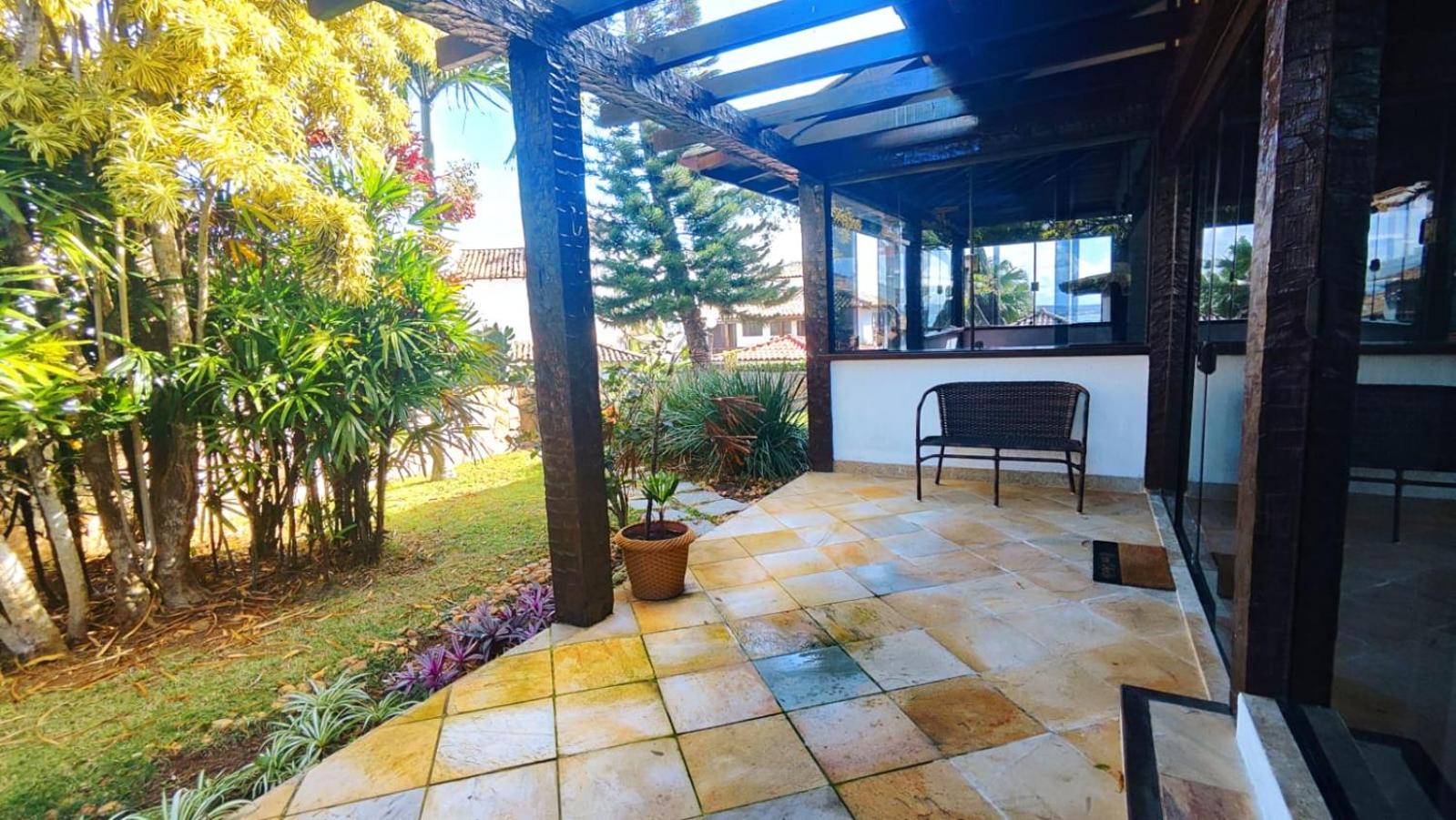 Exclusiva casa em Geriba com vista para o mar