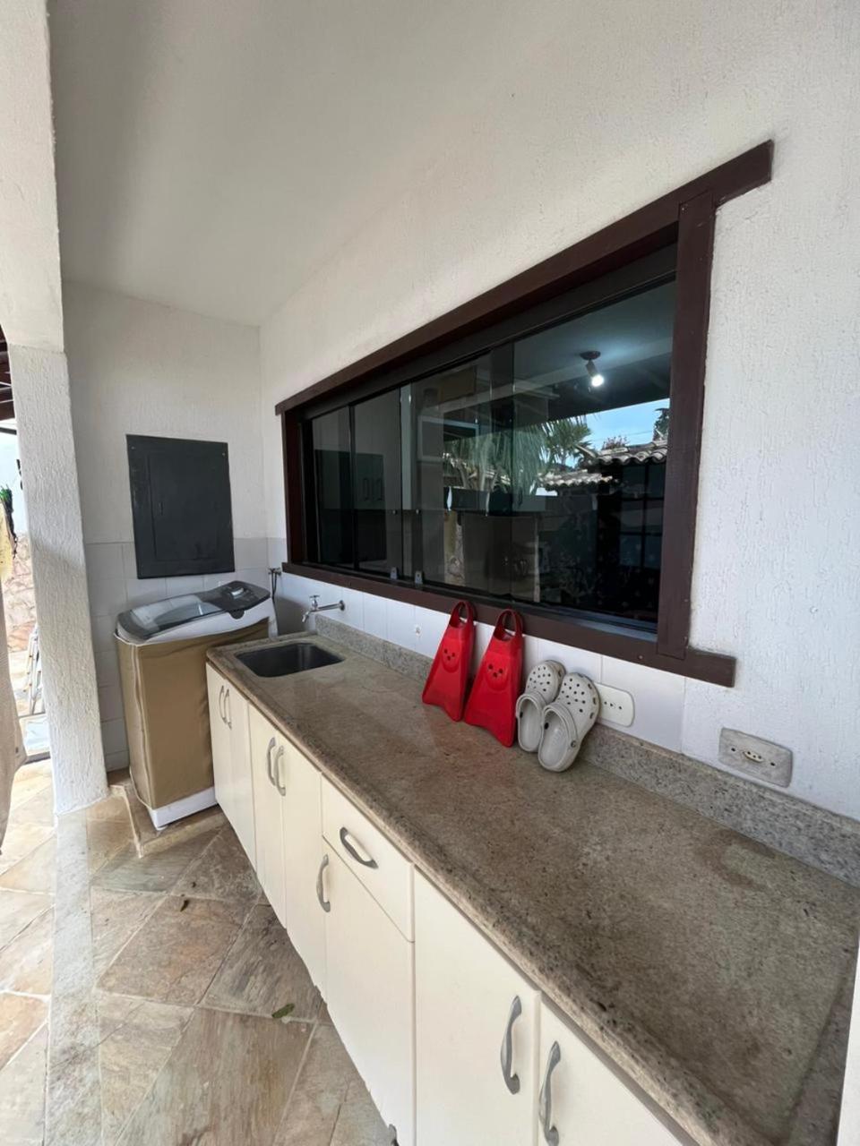 Exclusiva casa em Geriba com vista para o mar