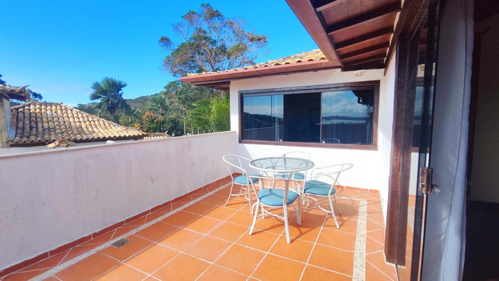 Exclusiva casa em Geriba com vista para o mar