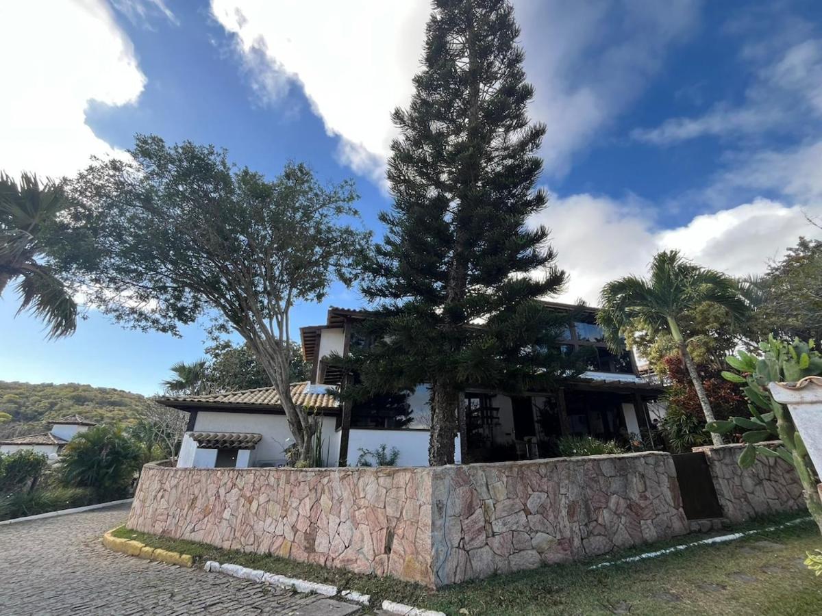 Exclusiva casa em Geriba com vista para o mar
