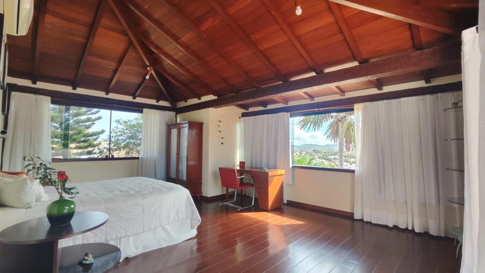 Exclusiva casa em Geriba com vista para o mar