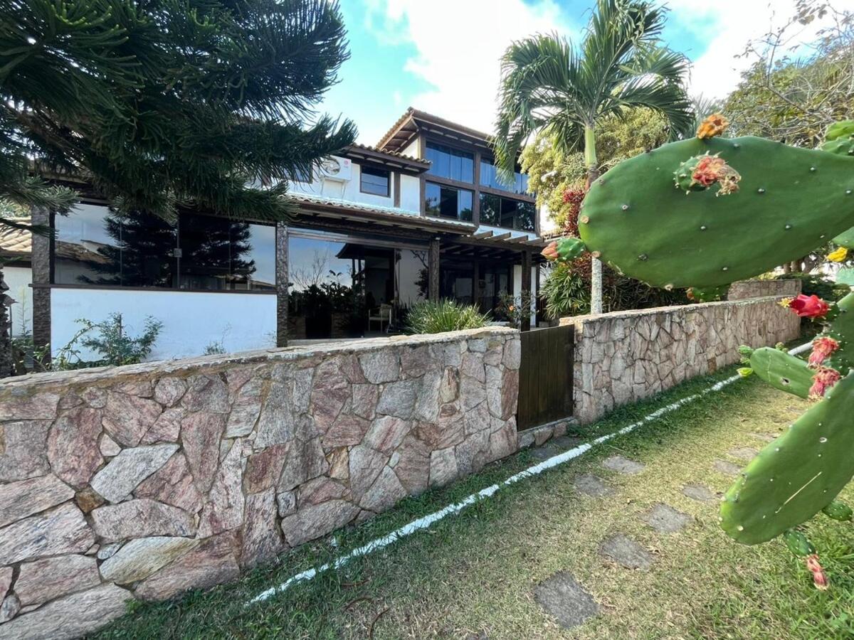 Exclusiva casa em Geriba com vista para o mar