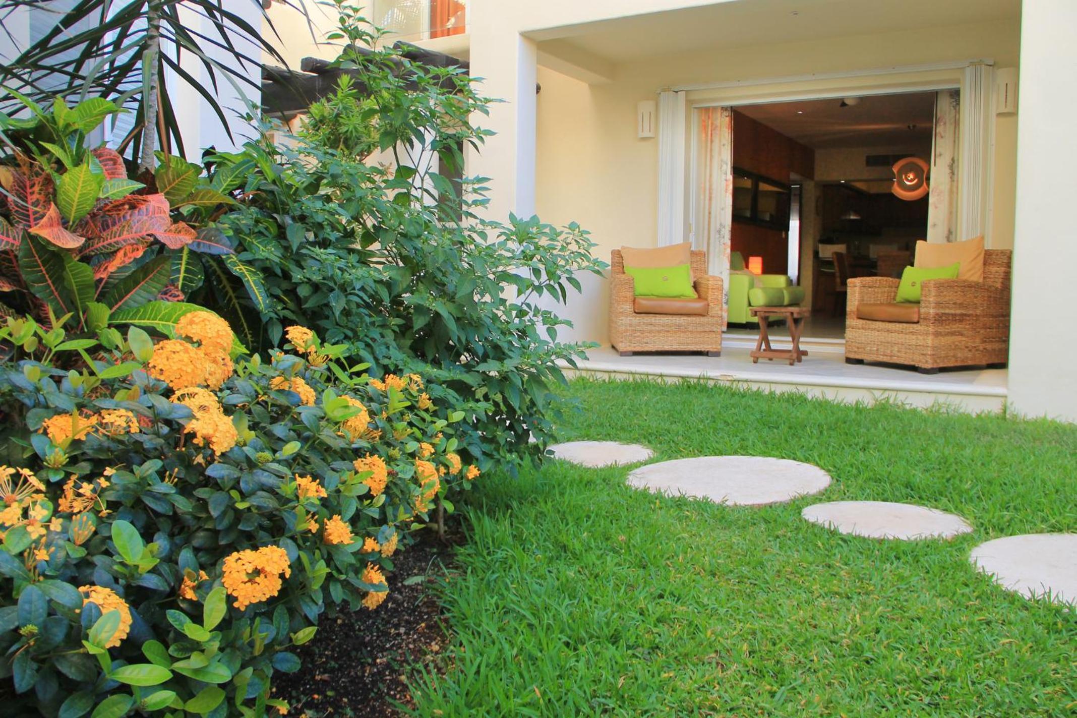 Luna Maya, Steps from Coco Beach and 5th Avenue