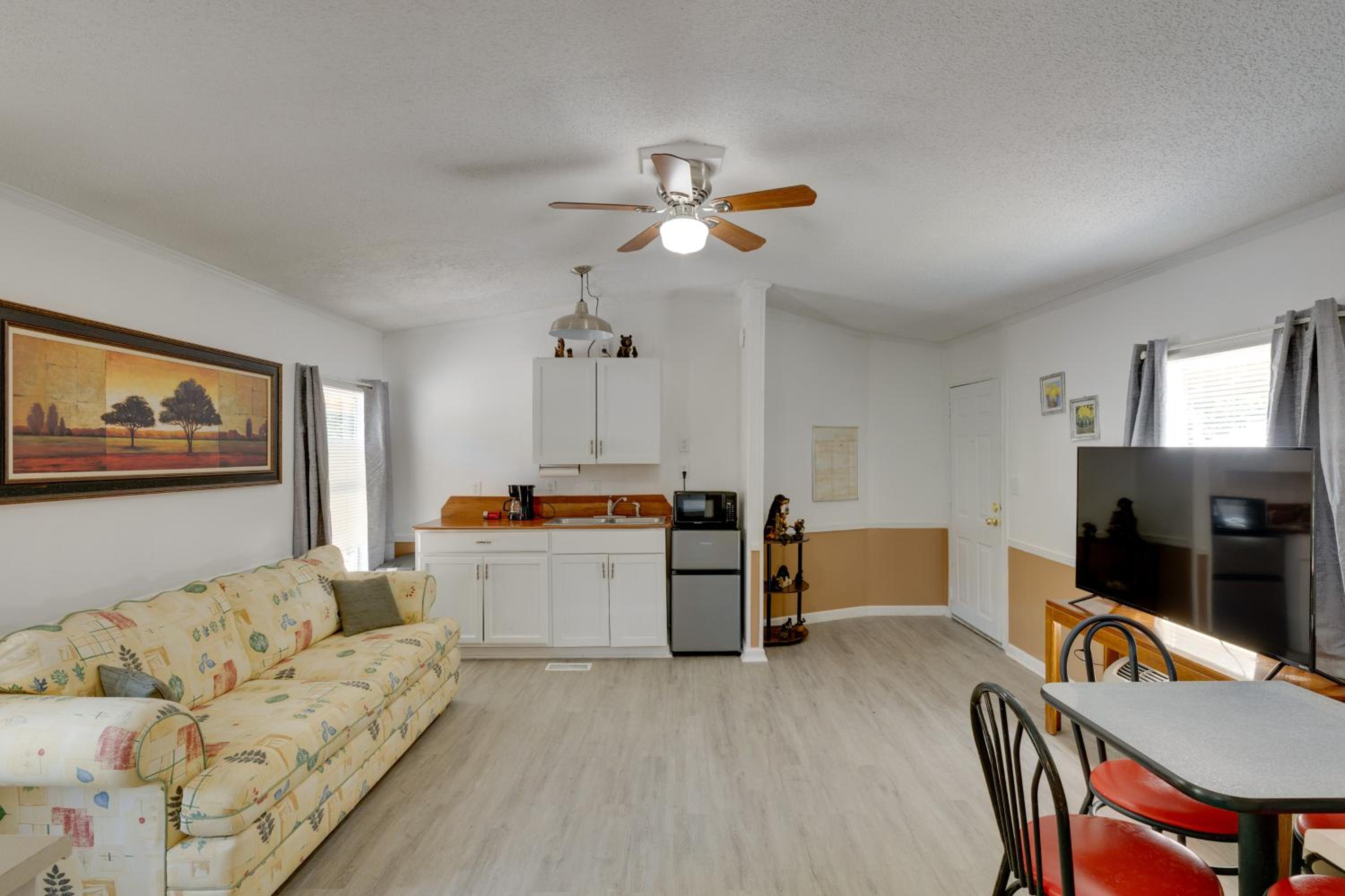 Fish and Explore Wooded Lake Guntersville Retreat