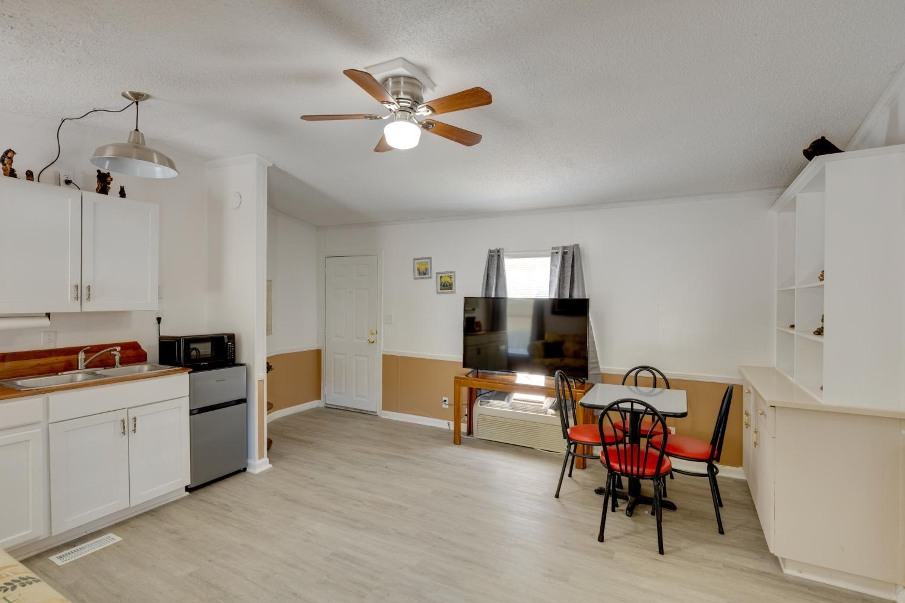 Fish and Explore Wooded Lake Guntersville Retreat