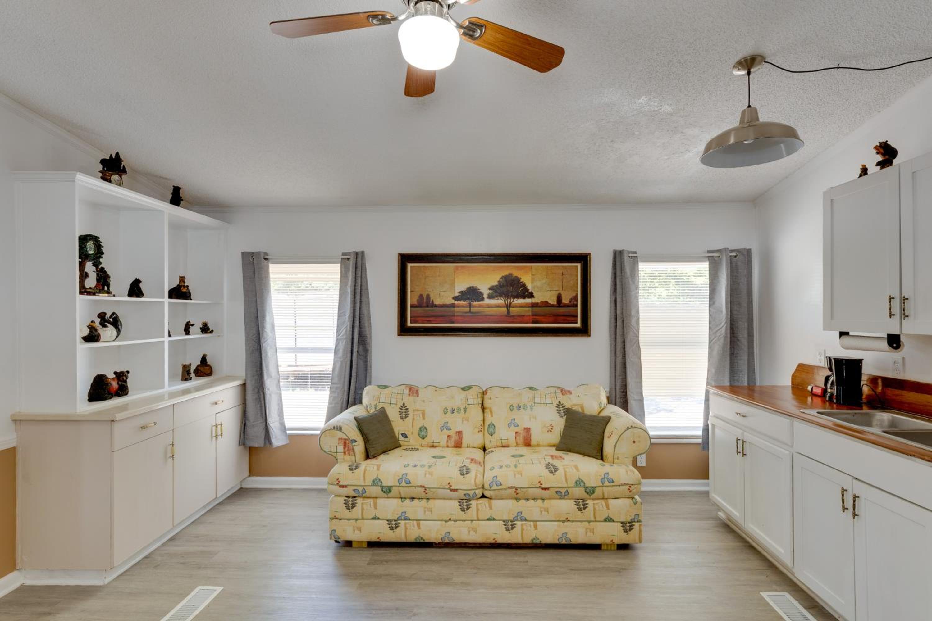 Fish and Explore Wooded Lake Guntersville Retreat