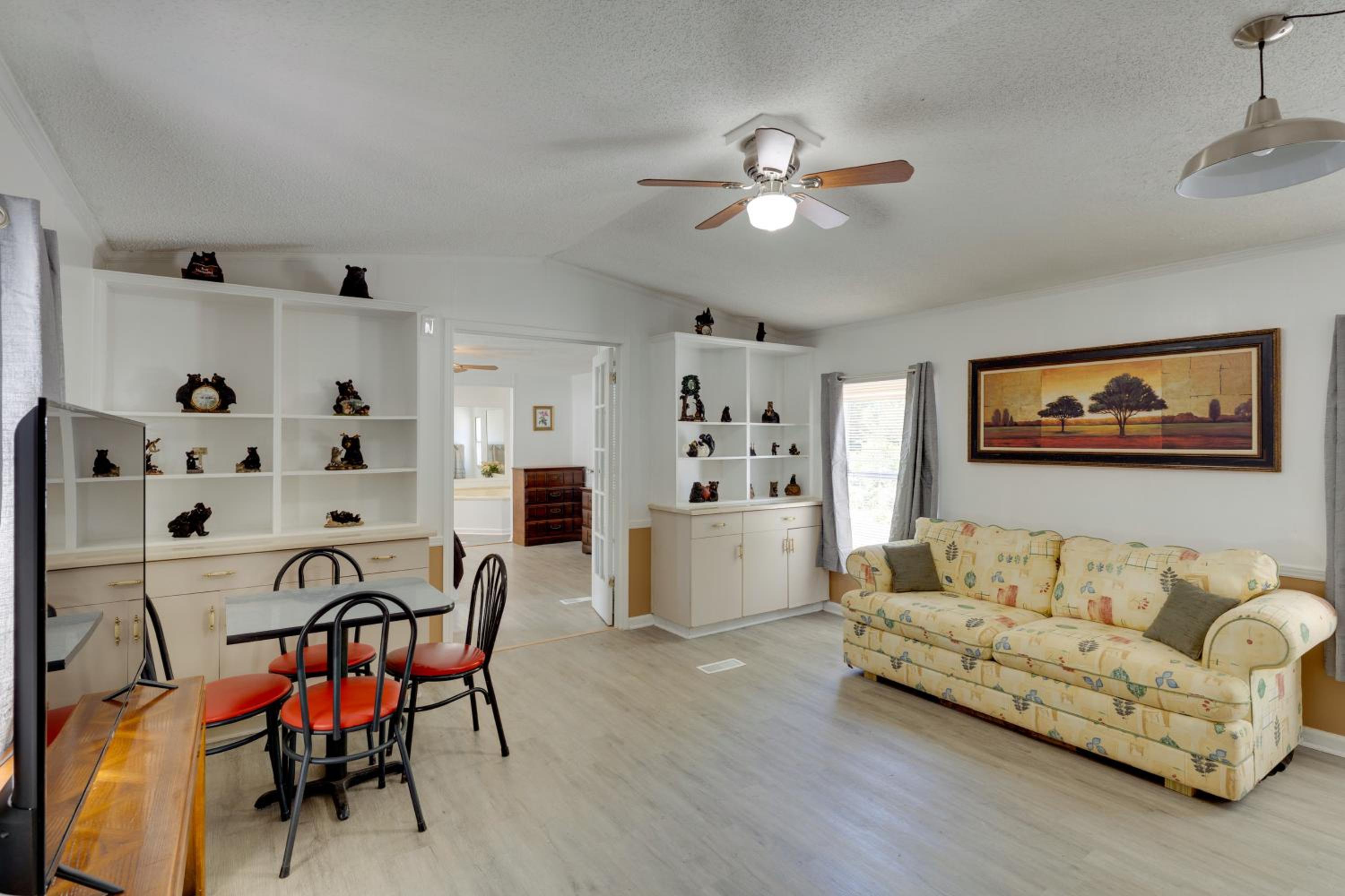 Fish and Explore Wooded Lake Guntersville Retreat