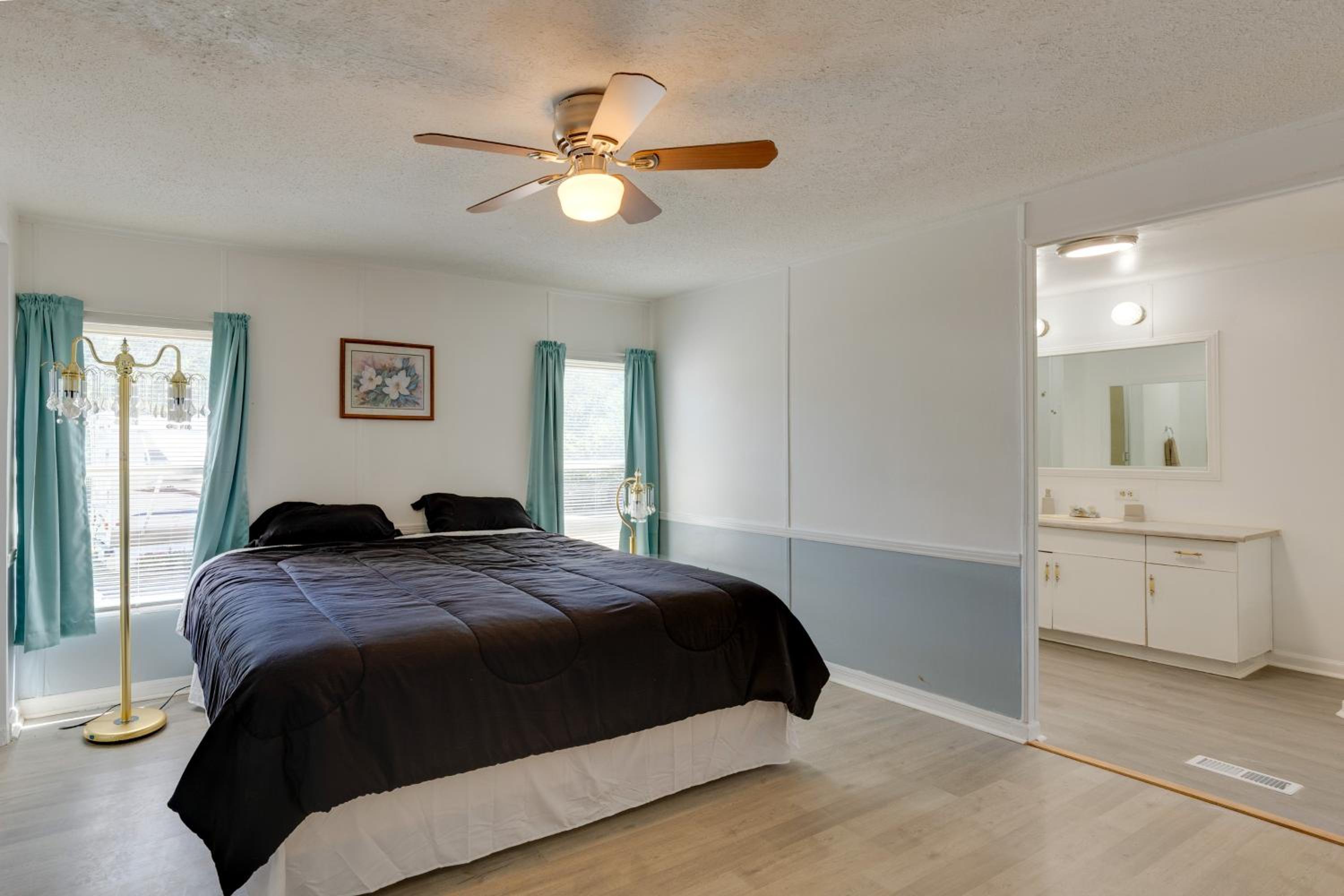 Fish and Explore Wooded Lake Guntersville Retreat