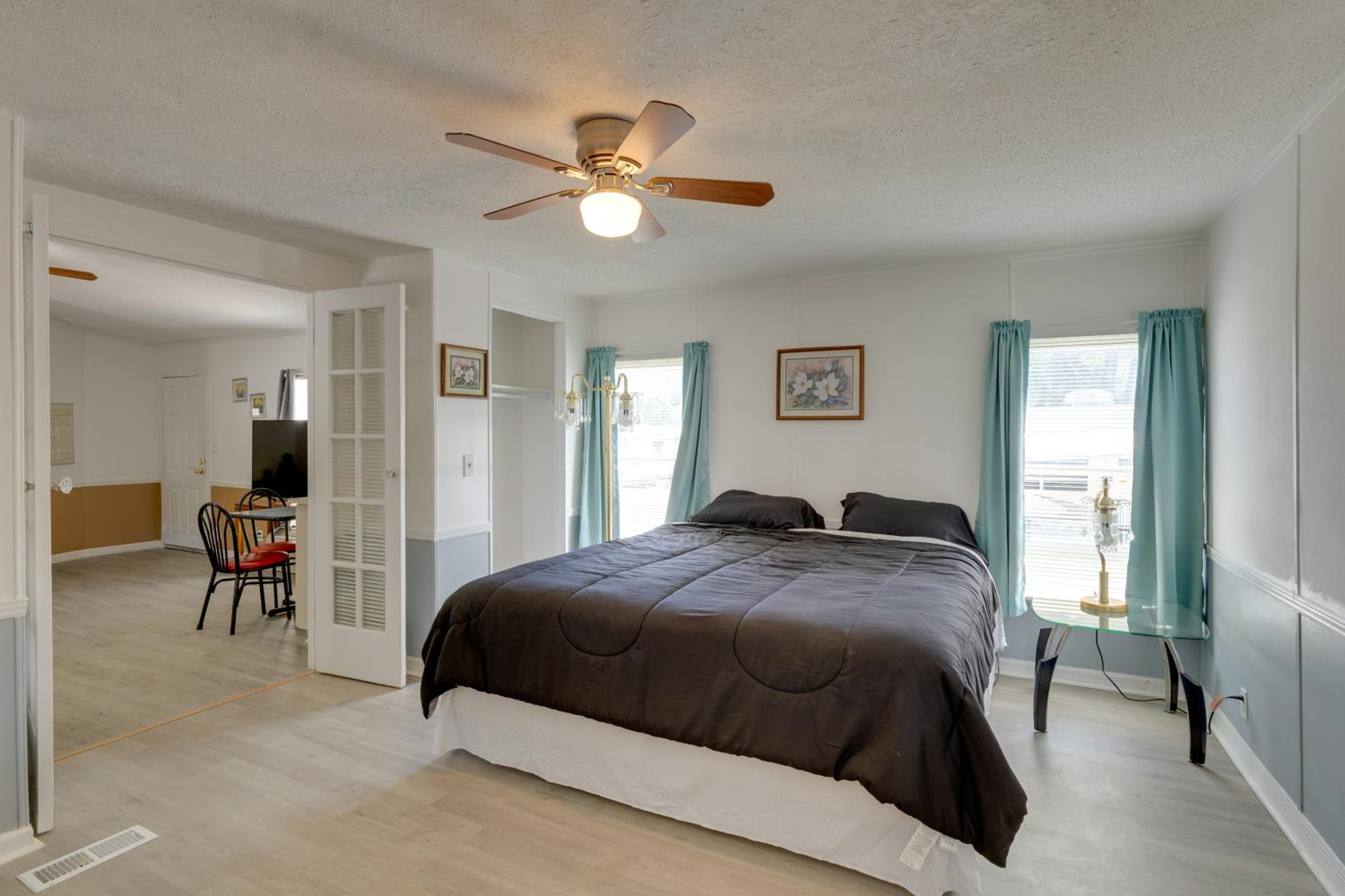 Fish and Explore Wooded Lake Guntersville Retreat